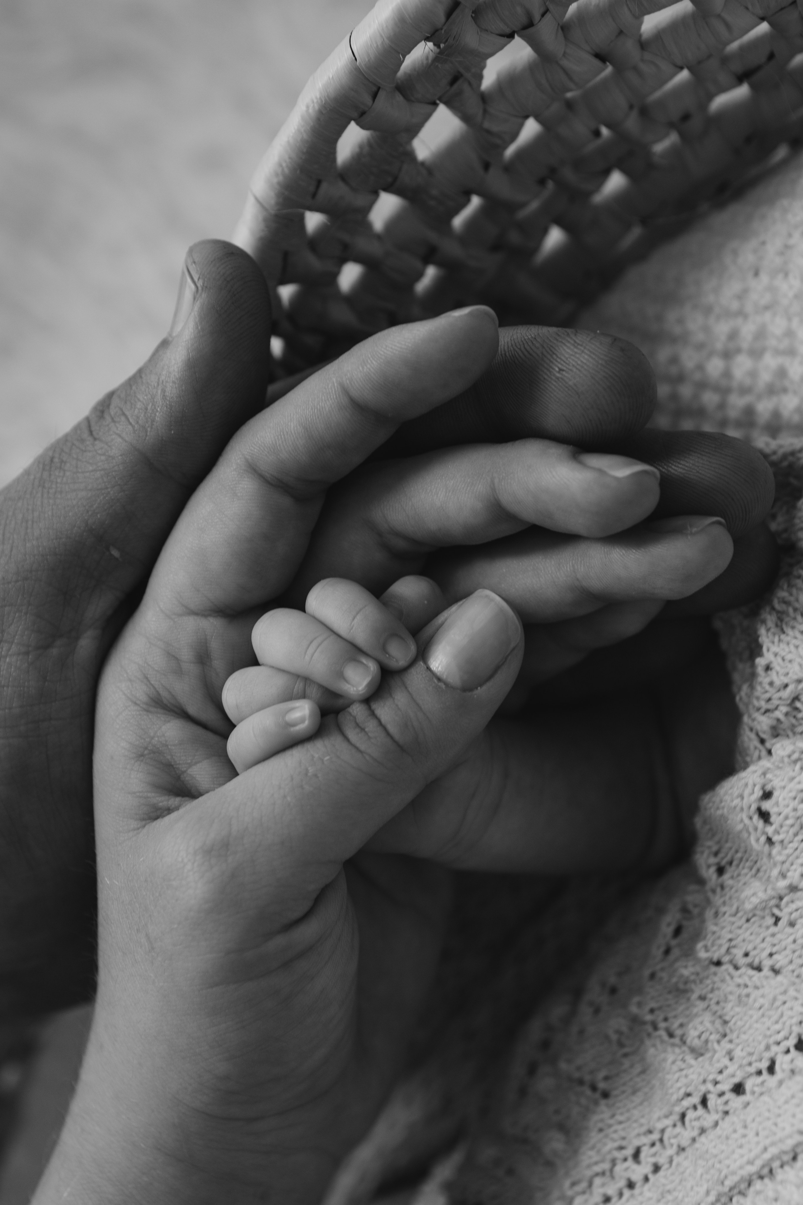 detalhe das mãos do recém-nascido em ensaio newborn em Sorocaba