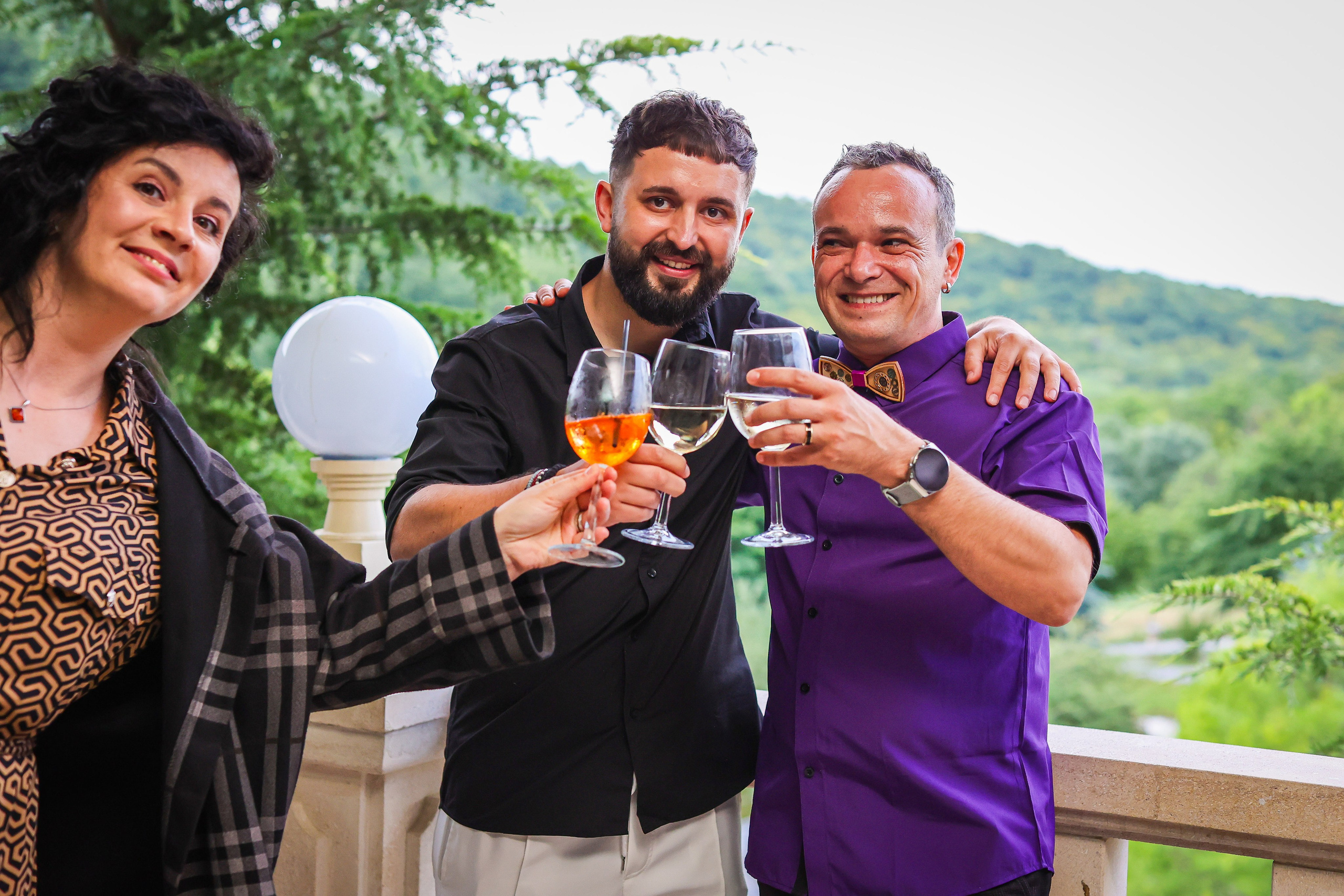 Oana&Bogdan — distractie, rasete, amintiri. Rares Bucur is a professional wedding photographer based in Cluj-Napoca, Romania, specializing in wedding photography