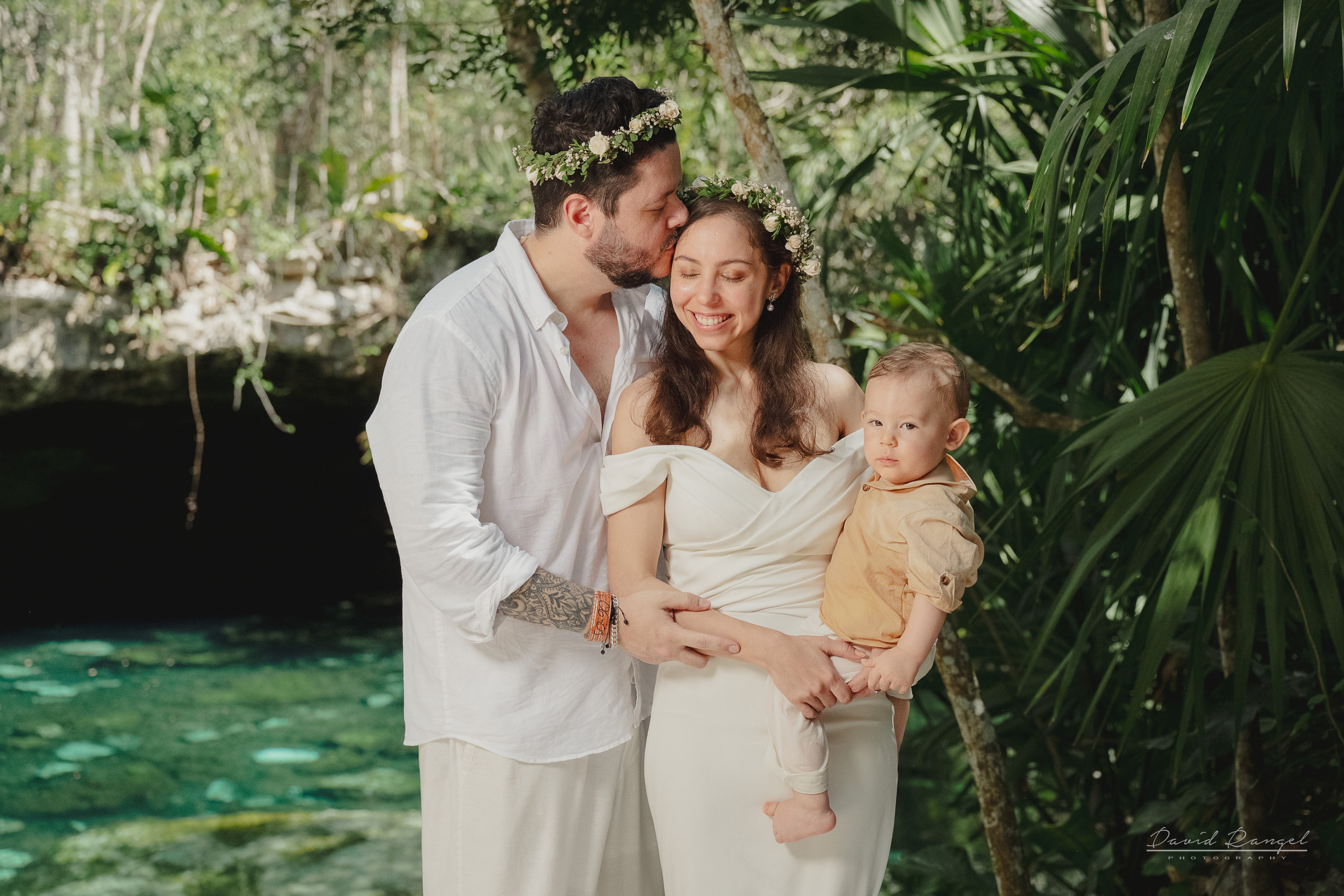 Vanessa and Alejandro´s Mayan Wedding at Kantunchi Park. Destination wedding photographer based in Cancun and Riviera Maya with service worldwide