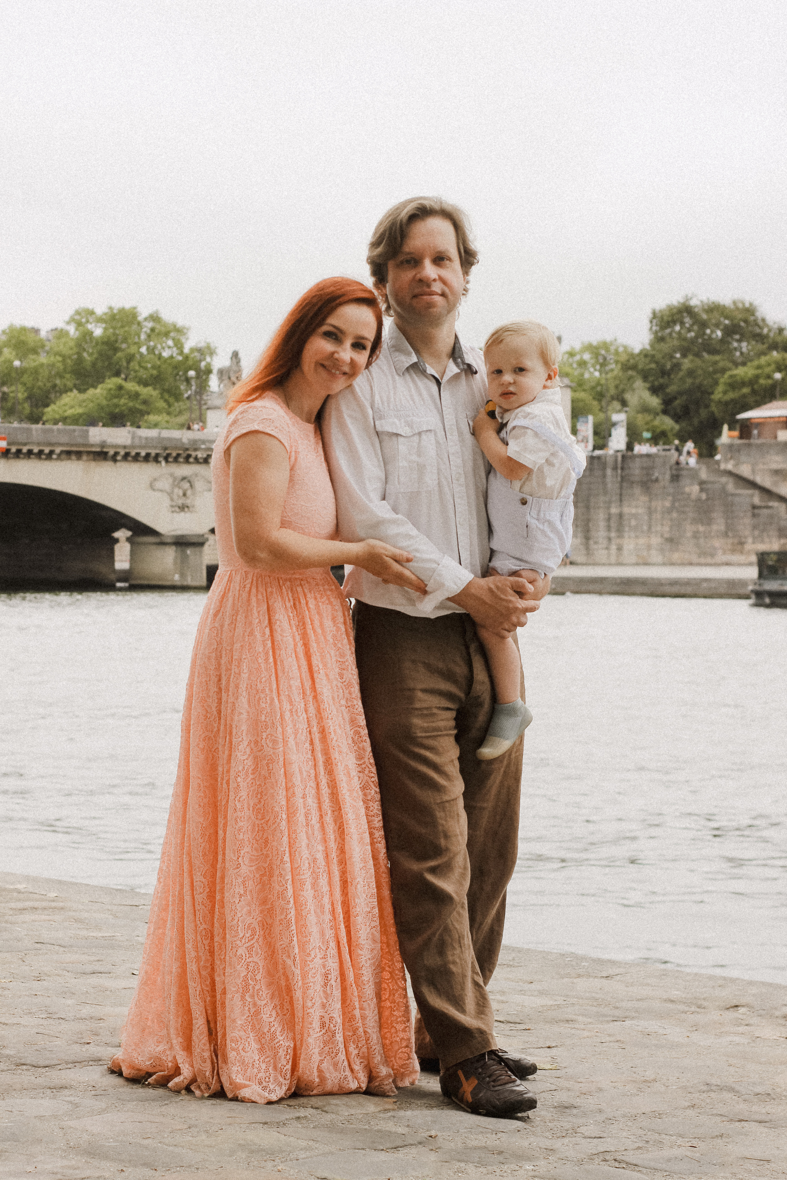 Family photo shooting in Paris. Фотограф в Париже