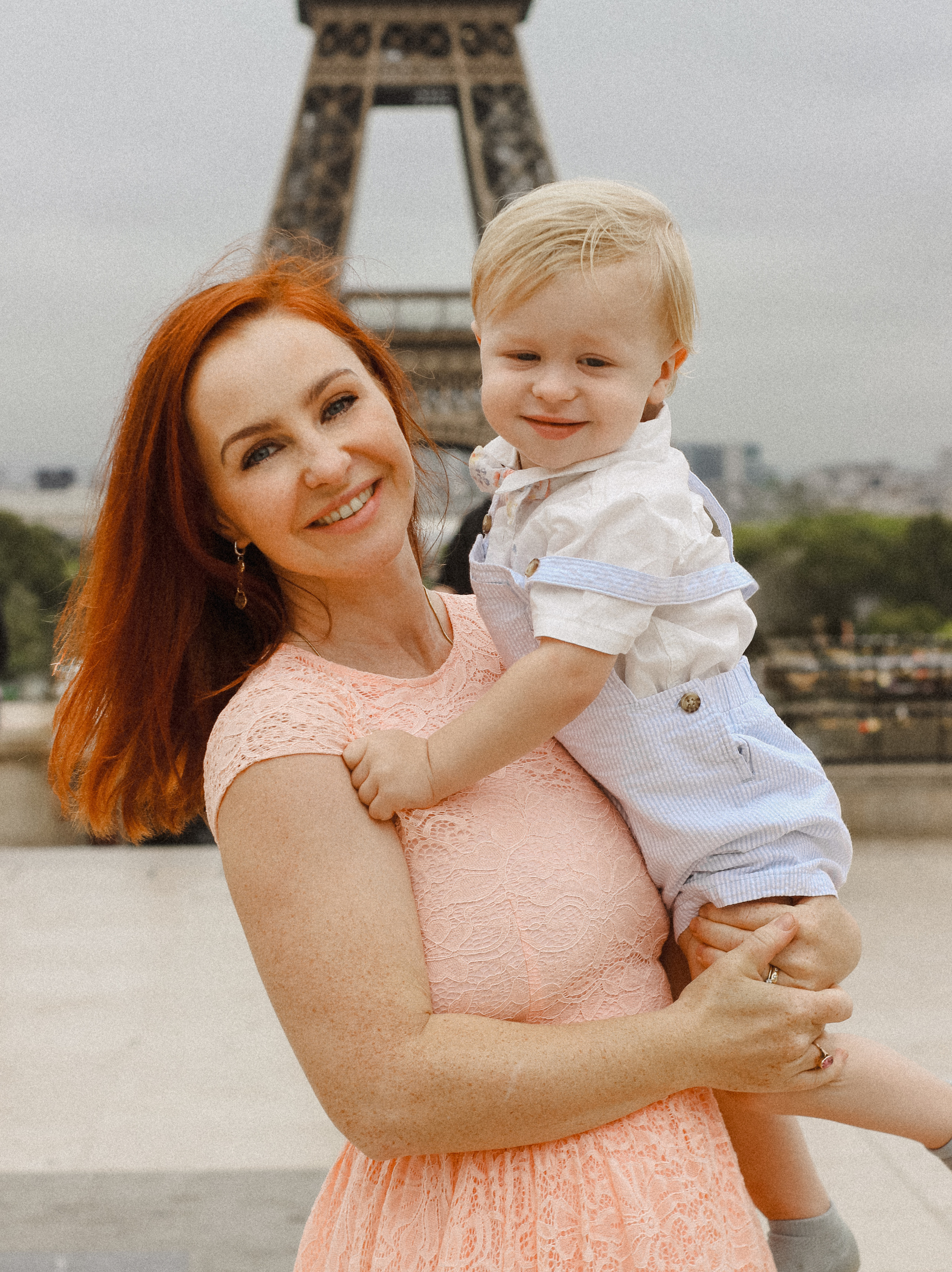 Family photo shooting in Paris. Фотограф в Париже