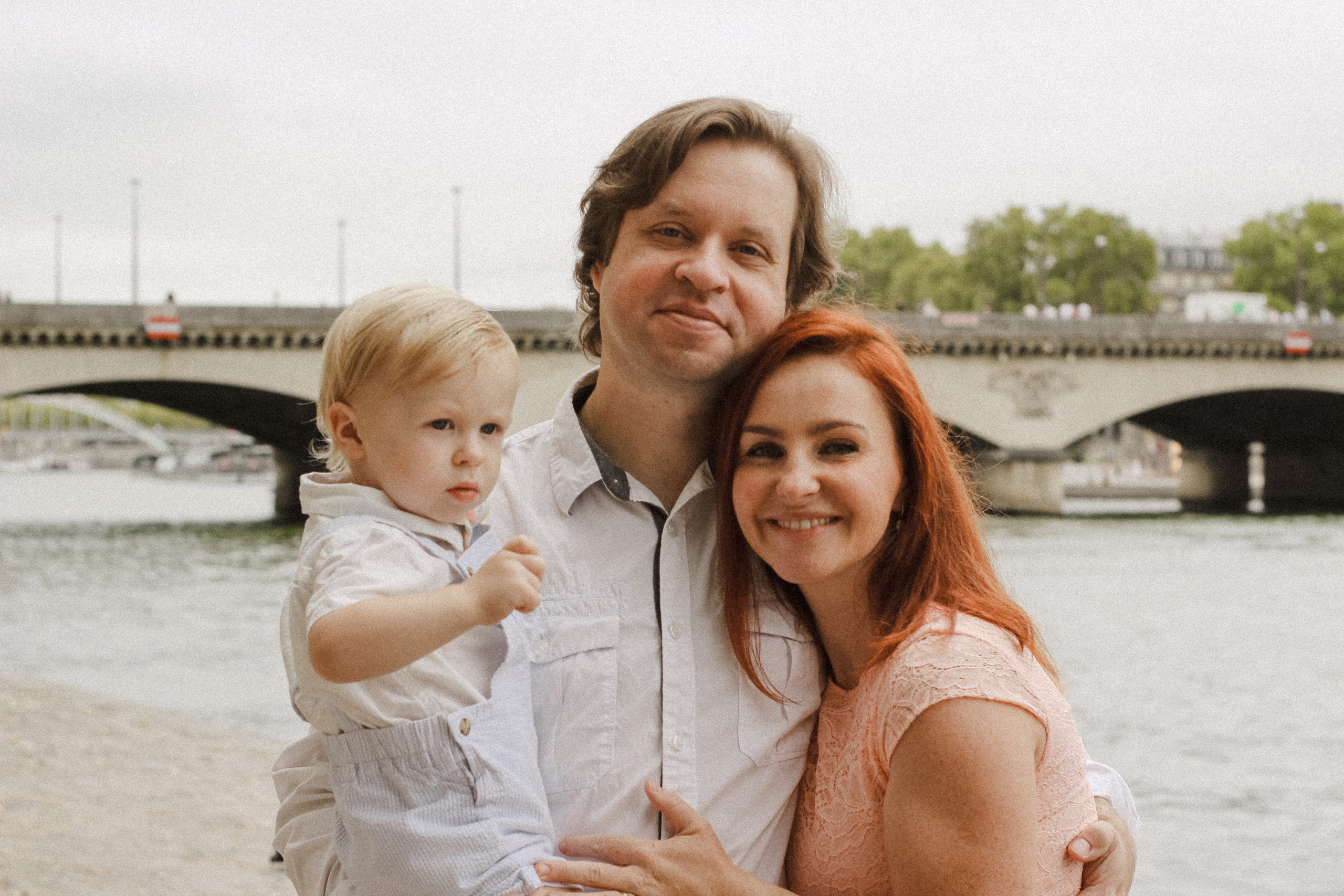 Family photo shooting in Paris. Фотограф в Париже