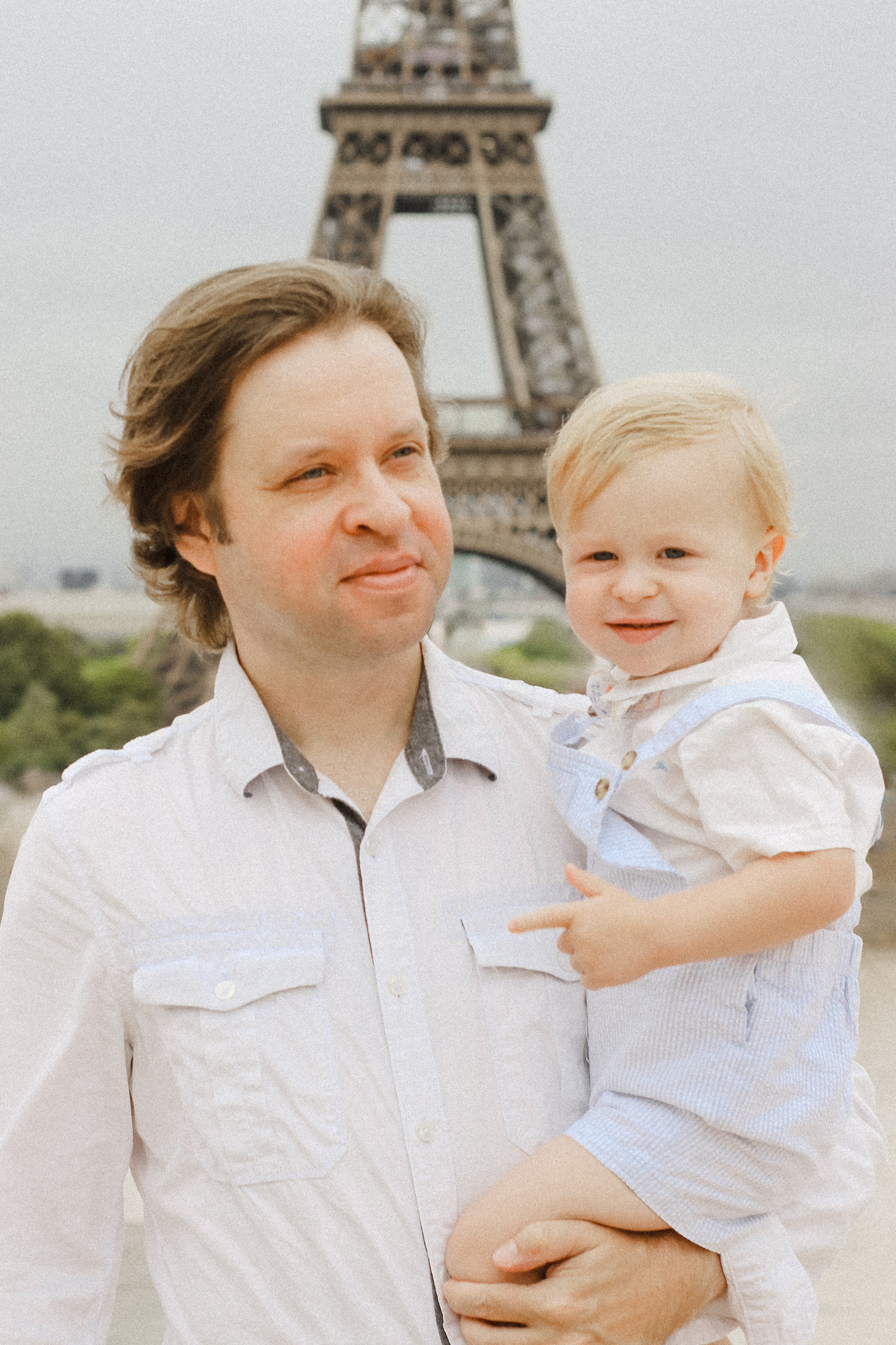 Family photo shooting in Paris. Фотограф в Париже