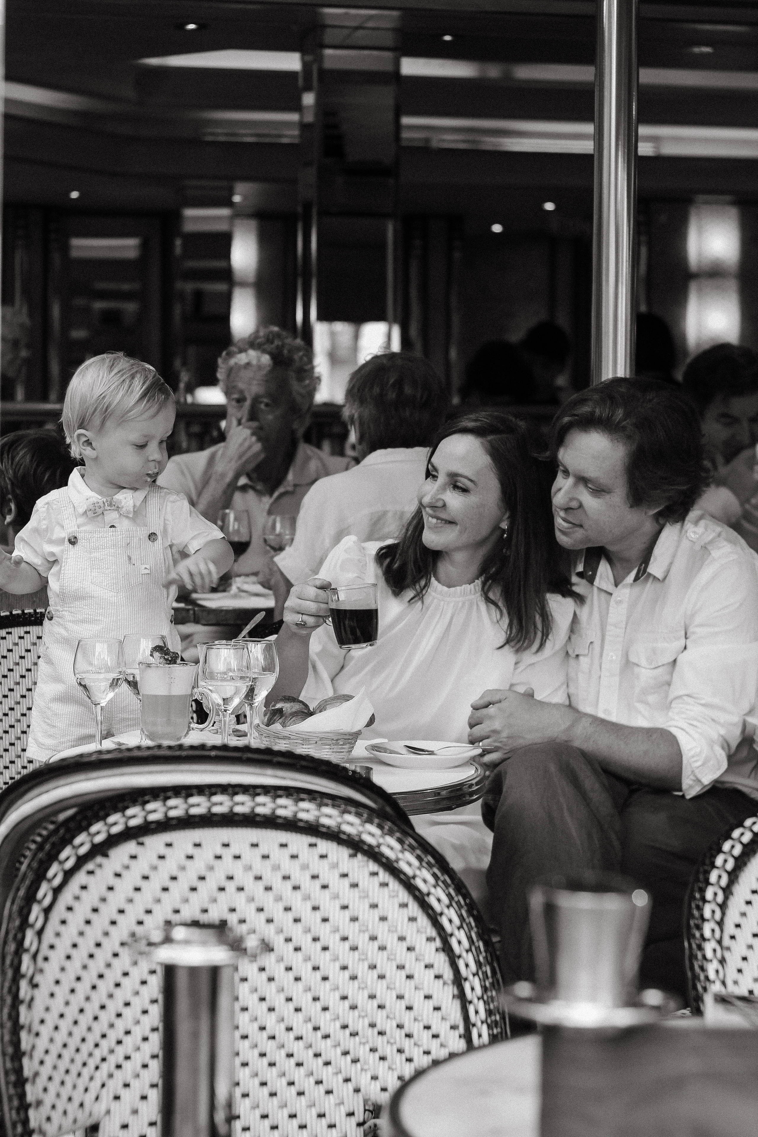 Family photo shooting in Paris. Фотограф в Париже