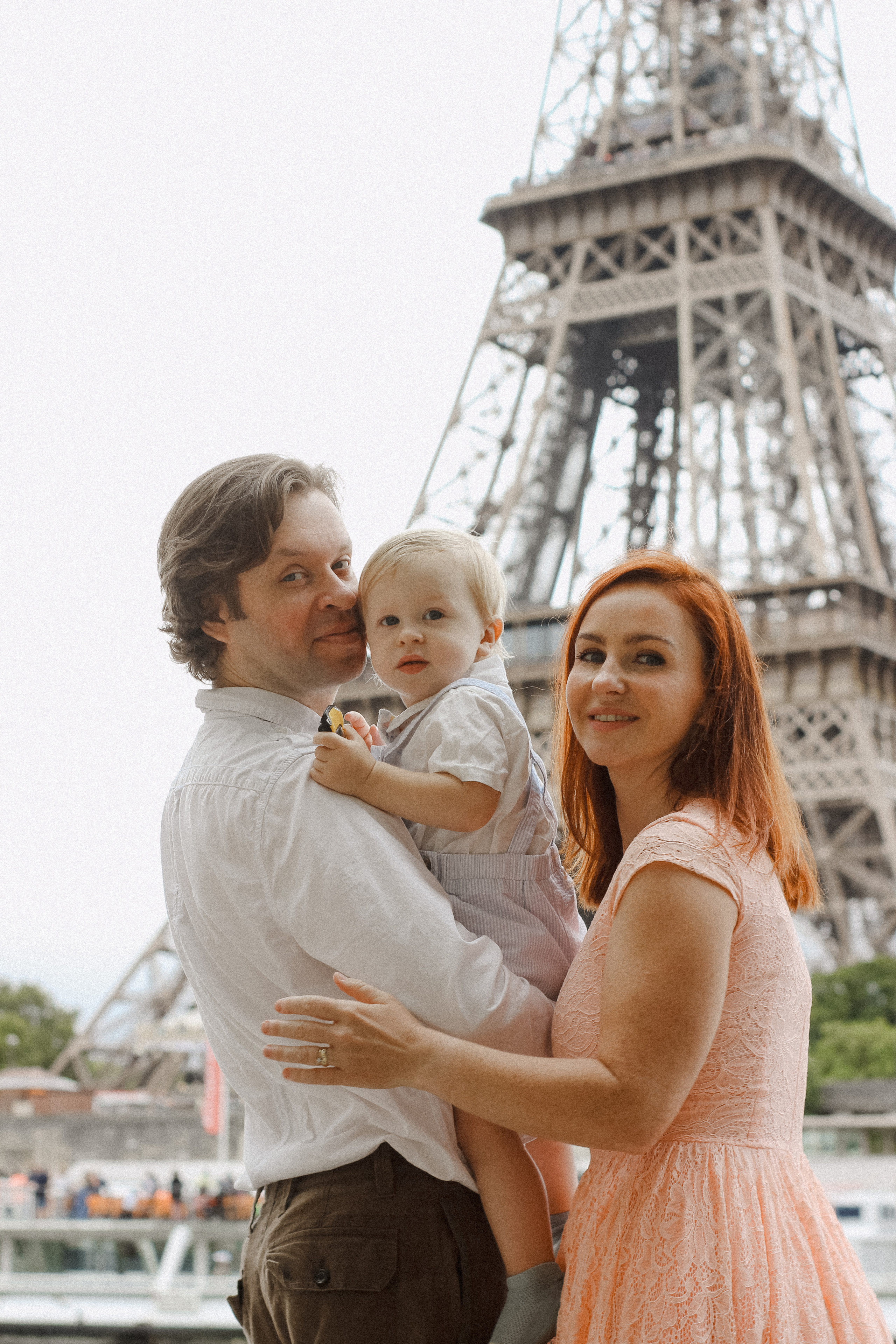 Family photo shooting in Paris. Фотограф в Париже