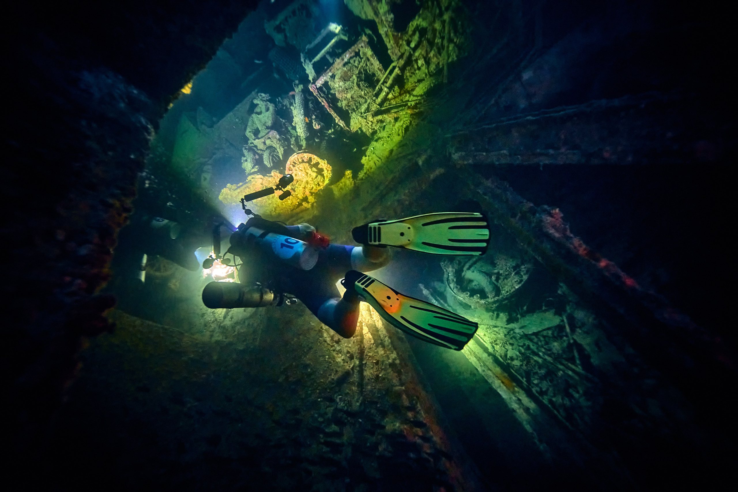 Underwater photographer Andriej Szypilow - photos of the mysterious SS Thistlegorm - sunken ship in the red sea