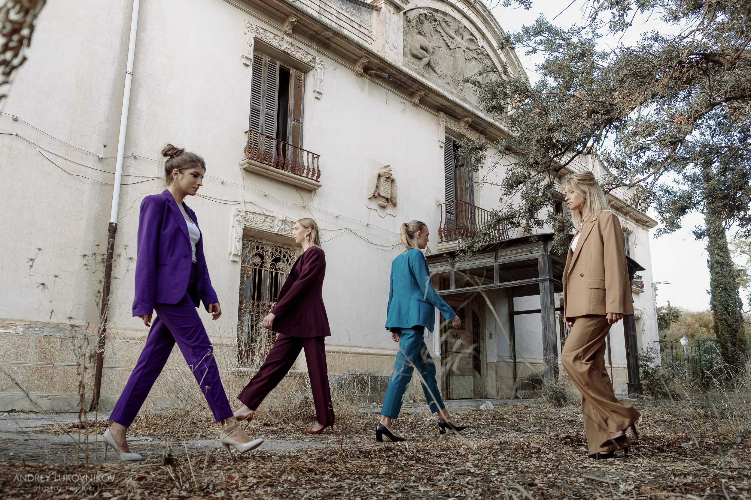 Стилизованная фотосессия на заброшенной вилле в Испании