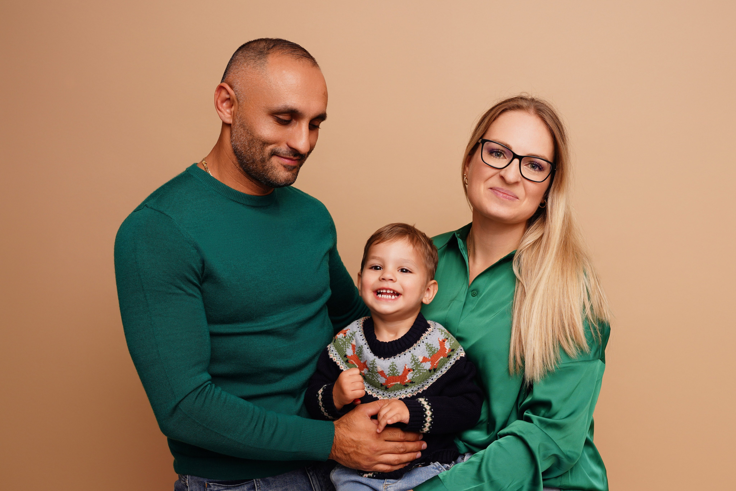 Familieshooting. Neugeborenenfotografin und Retoucher in Augsburg Nastassia Schneider
