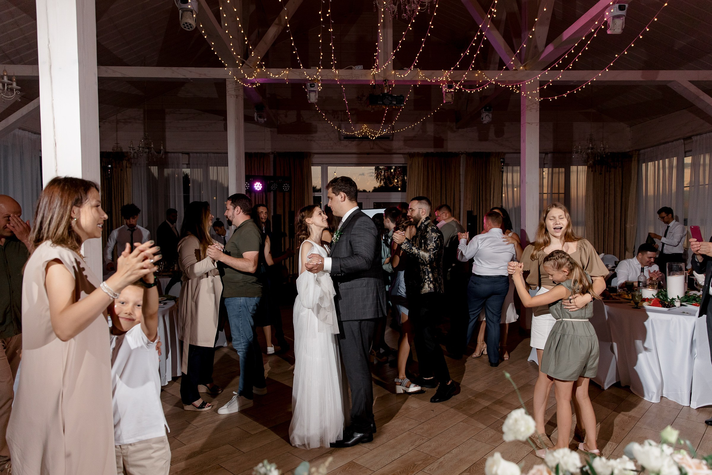 Couple’s final dance, by Cornwall reportage wedding photographer.