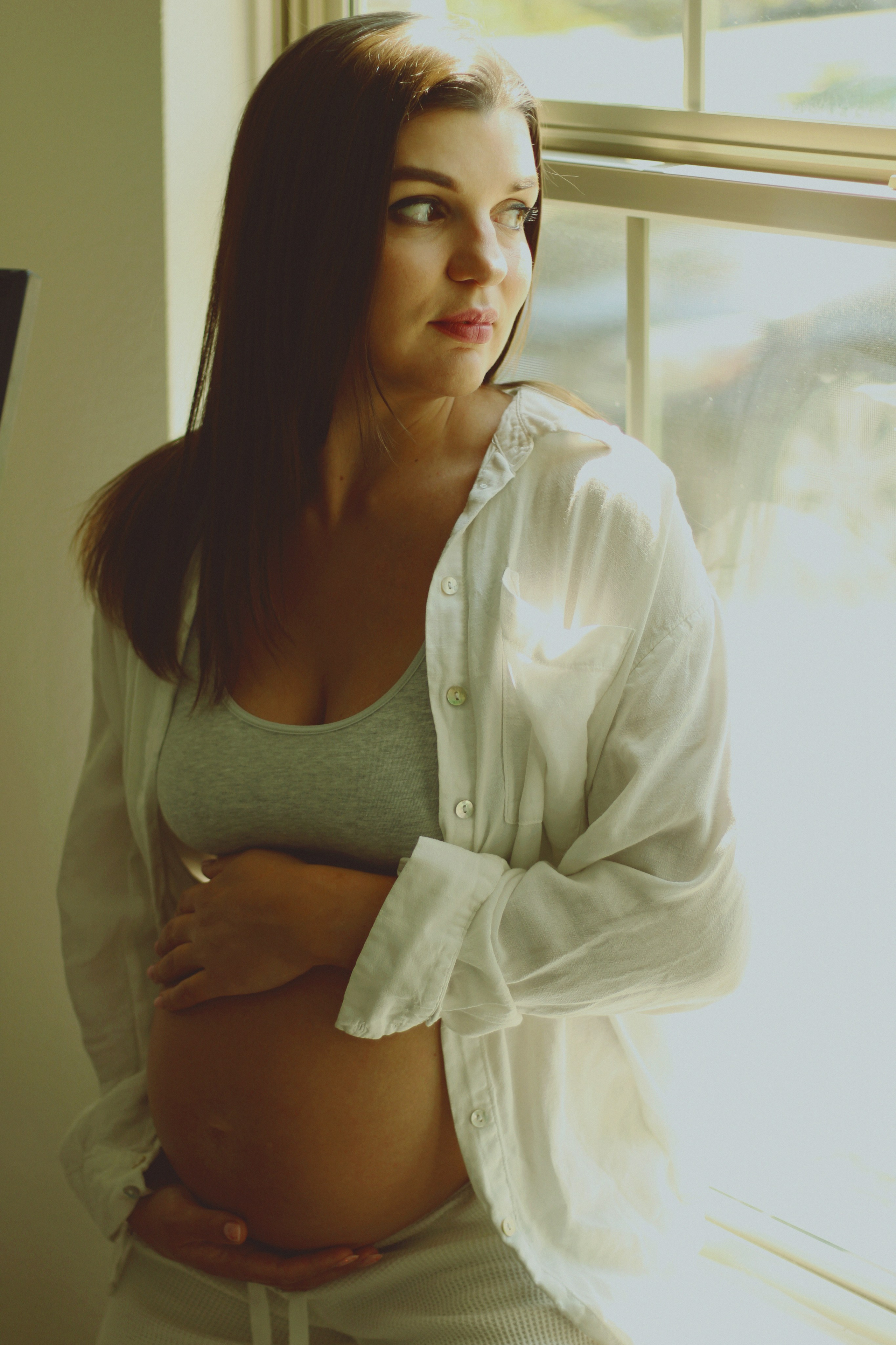 Maternity, Family & Pregnancy Photoshoot at Home. Lana Petrychenko — Portrait & Family Photographer. Valencia, Spain