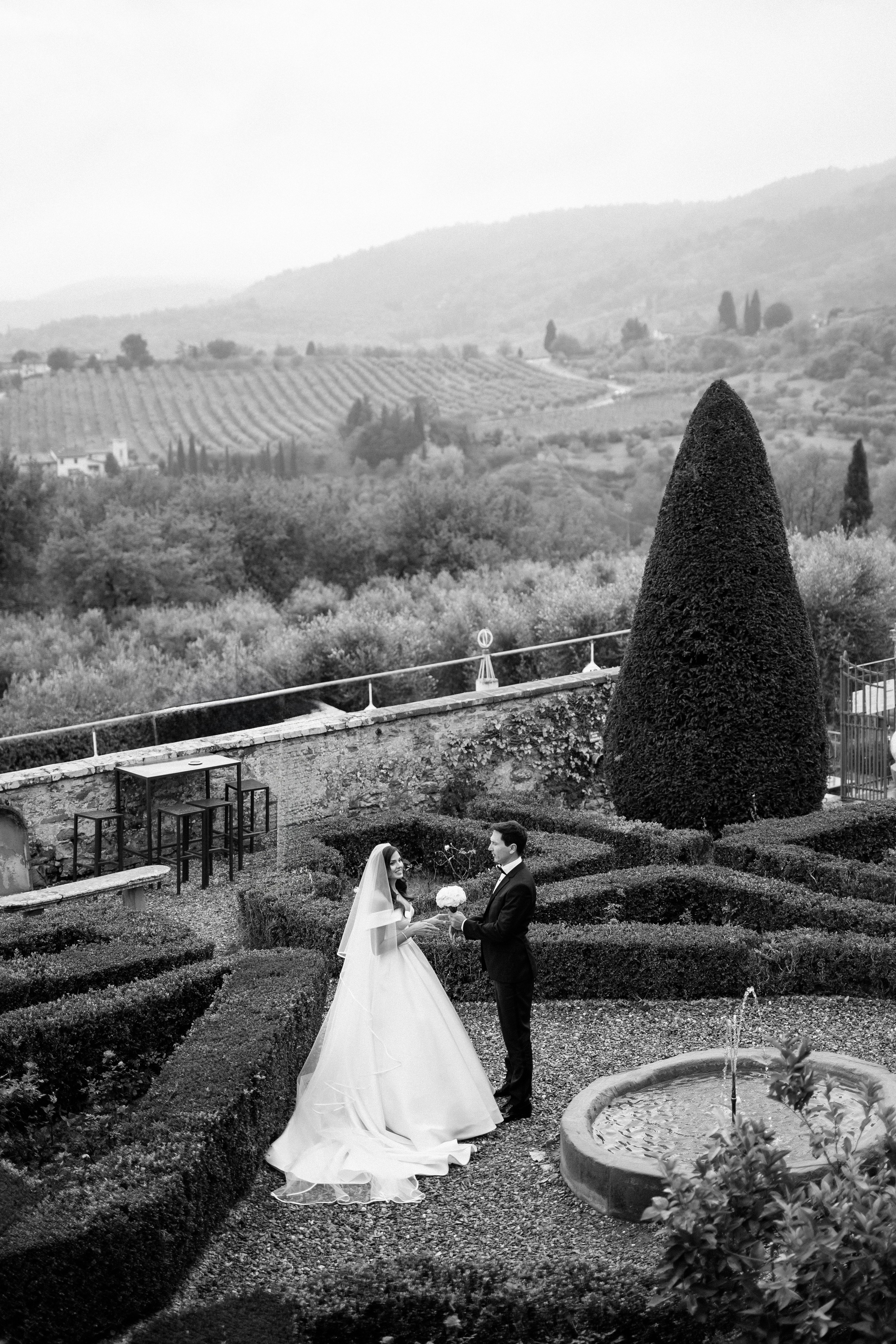 Destination wedding Photographer Italy Tuscany Rome Como Umbria. Wedding Photographer Rome Tuscany Como Sicily Puglia Amalfy Italy- Oksana Savenchuk