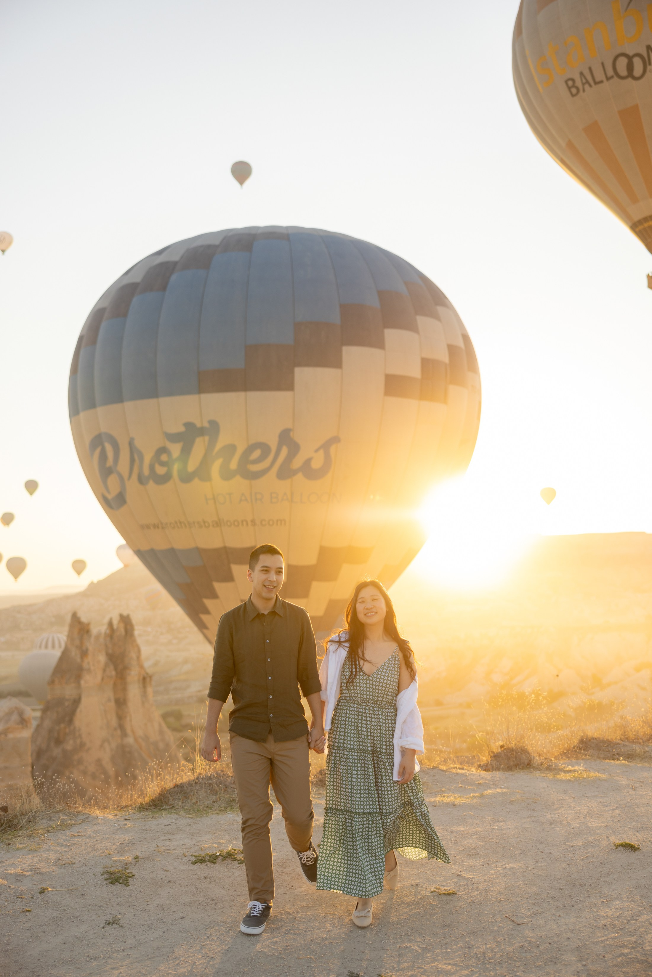 Romantic Love Story Photoshoot with Hot Air Balloons in Cappadocia. Julia Ganch I Fashion Wedding Photography I Cappadocia Turkey