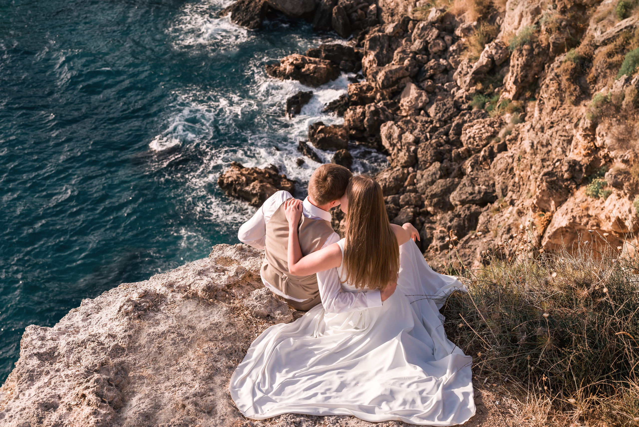 Свадебная фотосессия на скалах в Анталии. Фотограф в Анталии, Кемере, Турции