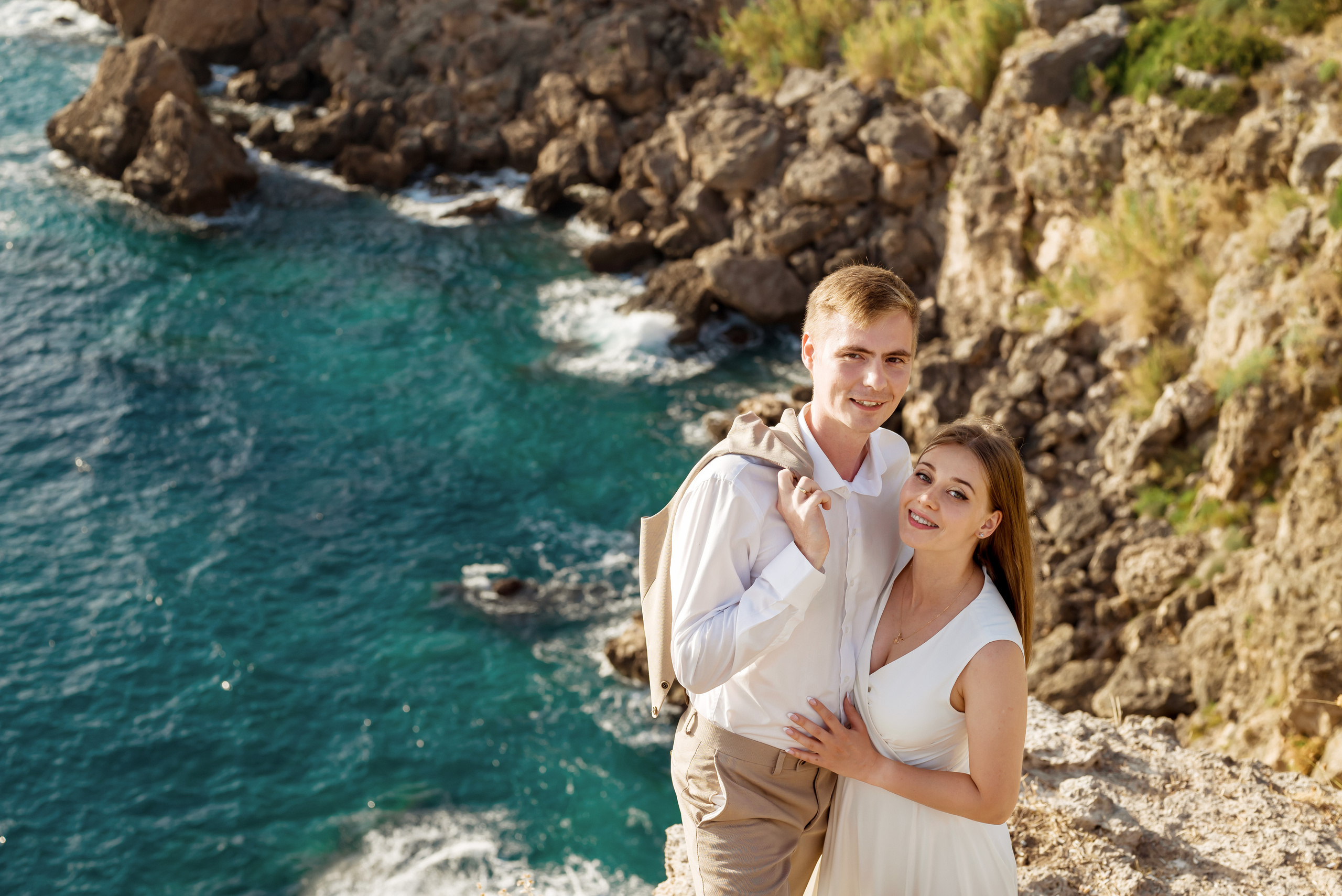 Свадебная фотосессия на скалах в Анталии. Фотограф в Анталии, Кемере, Турции