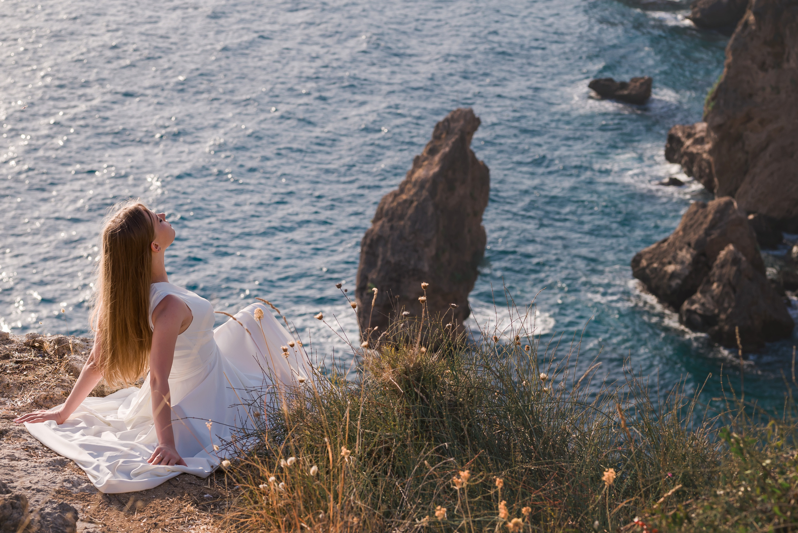 Свадебная фотосессия на скалах в Анталии. Фотограф в Анталии, Кемере, Турции