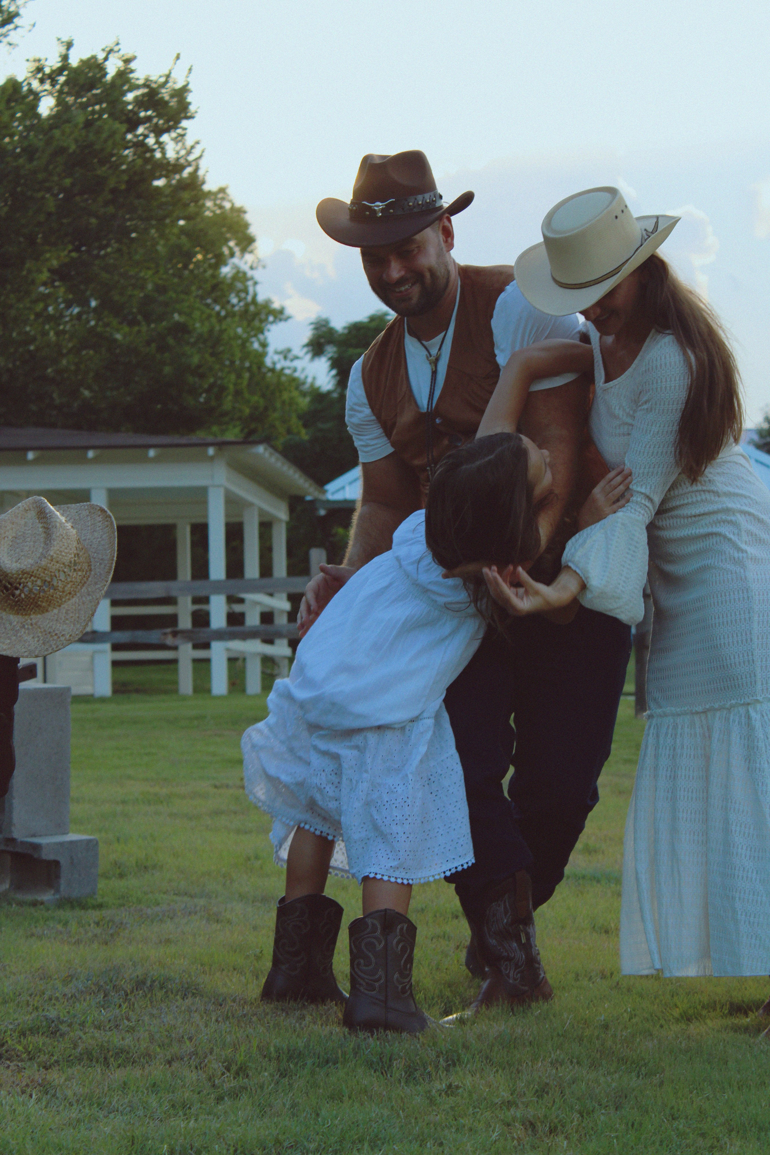 Texas Countryside Family Photoshoot in Cowboy Style. Lana Petrychenko — Portrait & Family Photographer. Valencia, Spain