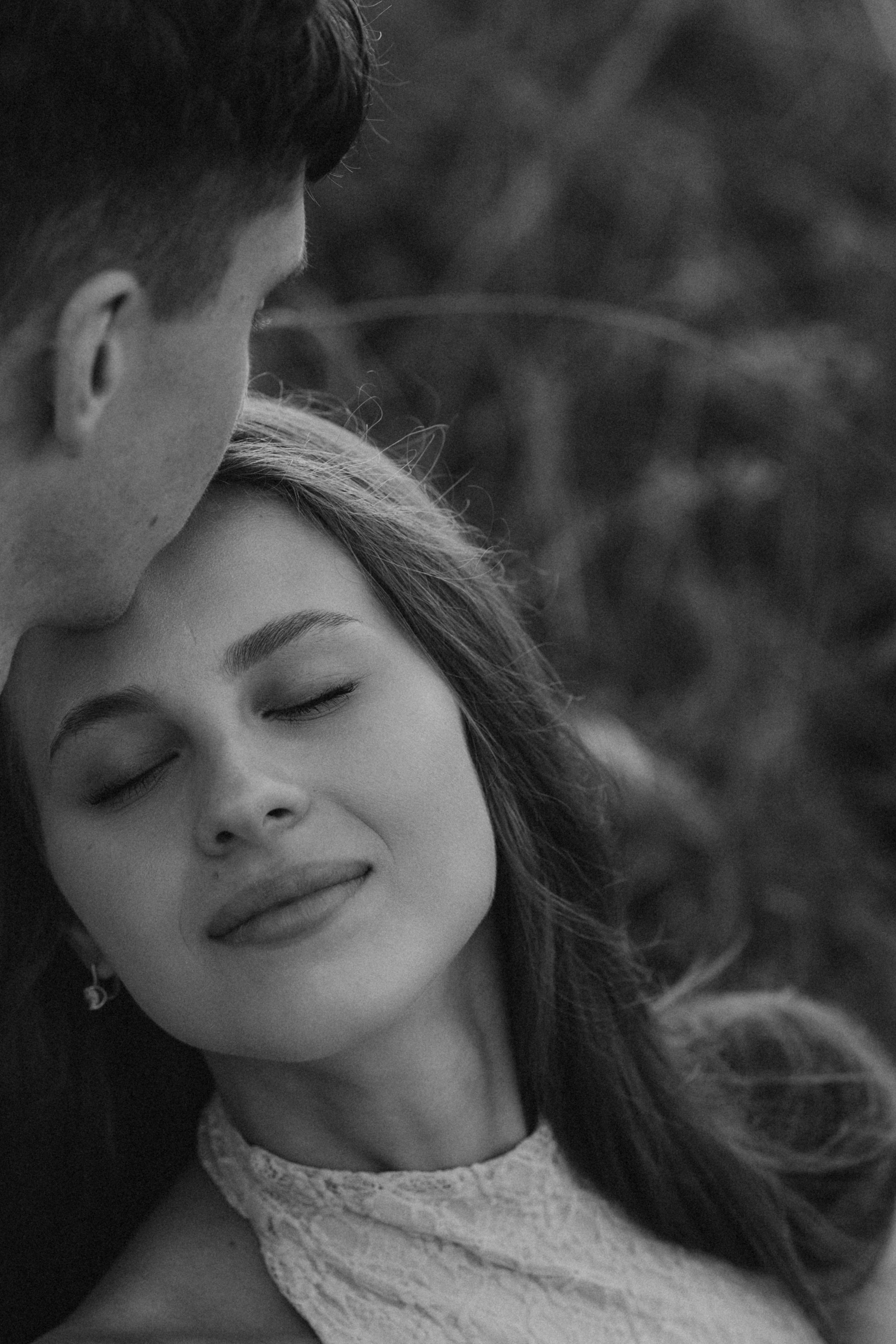 Couple photoshoot at Miradouro do Guindaste, Madeira. Madeira photographer for couples, proposals, elopements & weddings | Tatiana