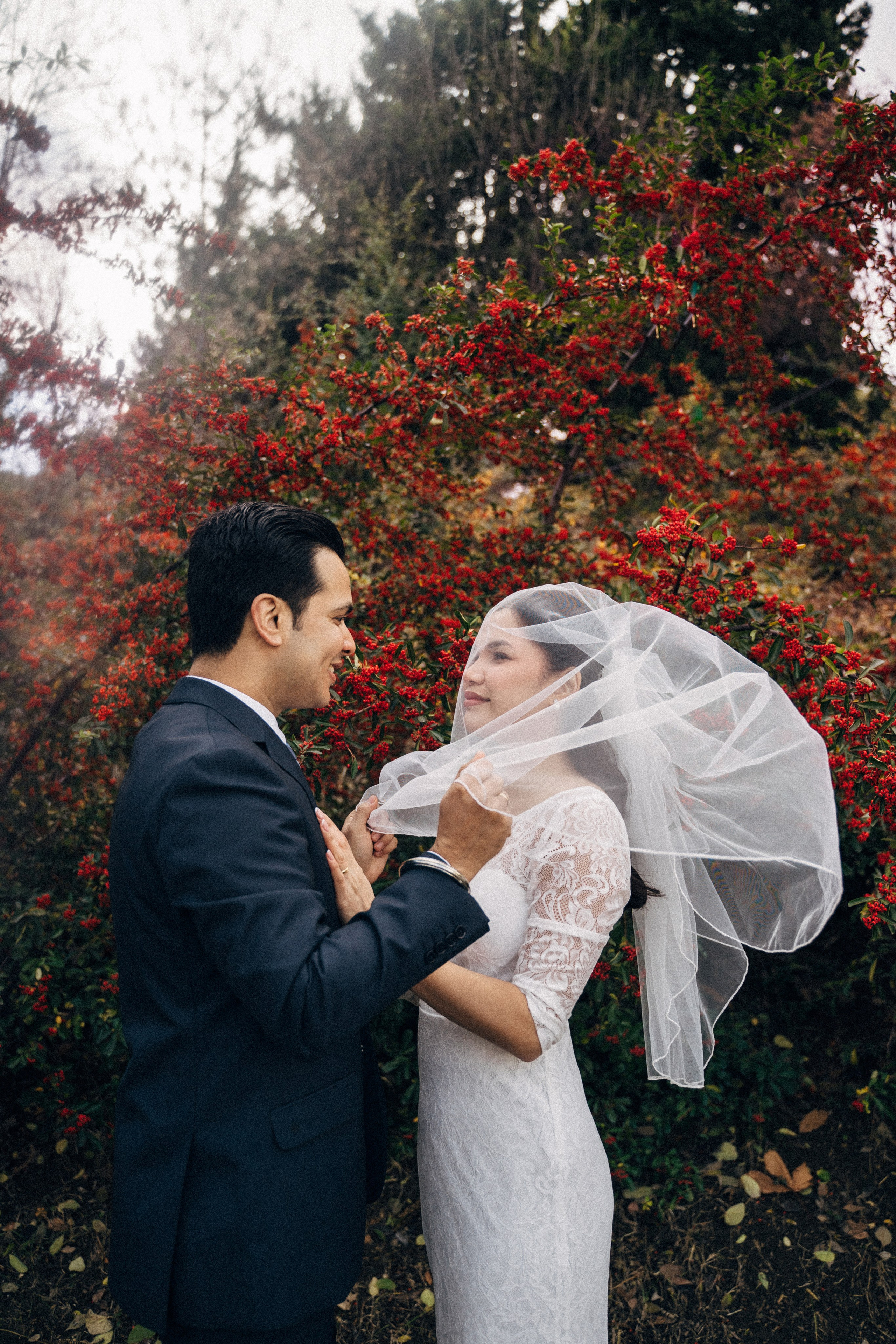 Wedding photo shoot in the Tbilisi Botanical Garden in winter