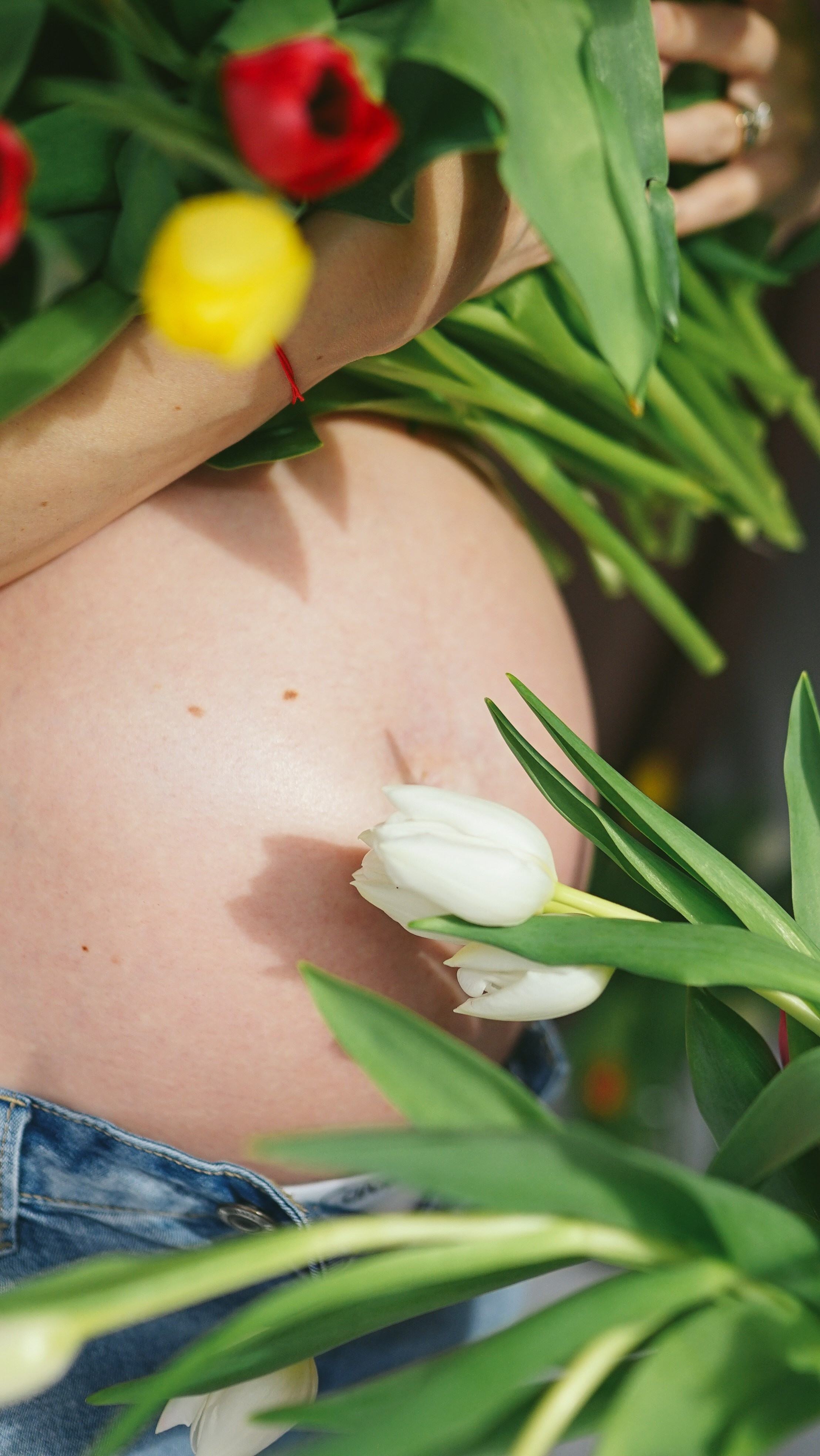 Ședințe Foto Primăvara Colorată Brașov | Mădălina Beda. Madalina Beda- Artist vizual, fotograf, doula la nastere, consultant babywearing Brasov si in toata tara