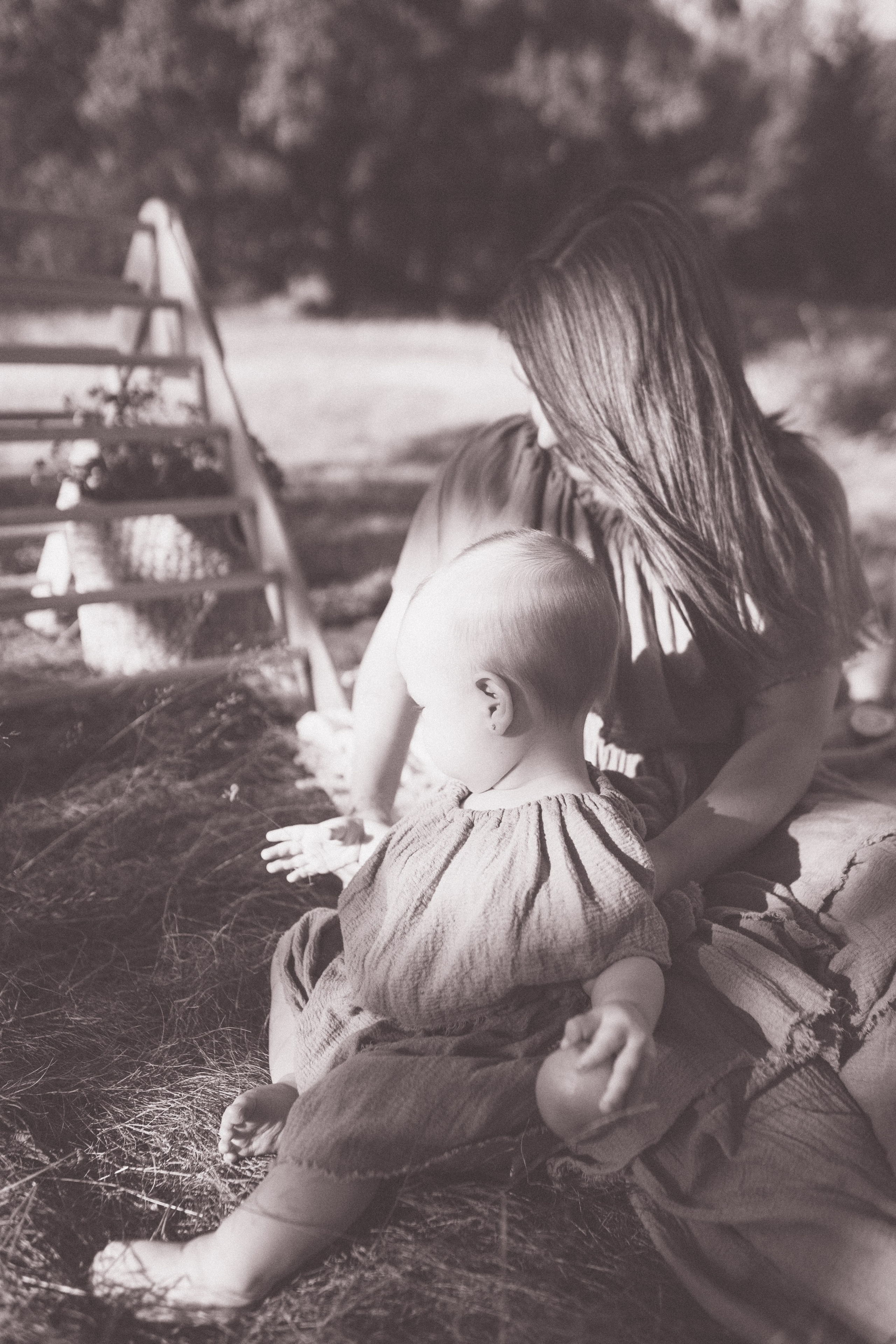 Mother Earth: Proiect de Fotografie Maternitate | Mădălina Beda. Madalina Beda- Artist vizual, fotograf, doula la nastere, consultant babywearing Brasov si in toata tara