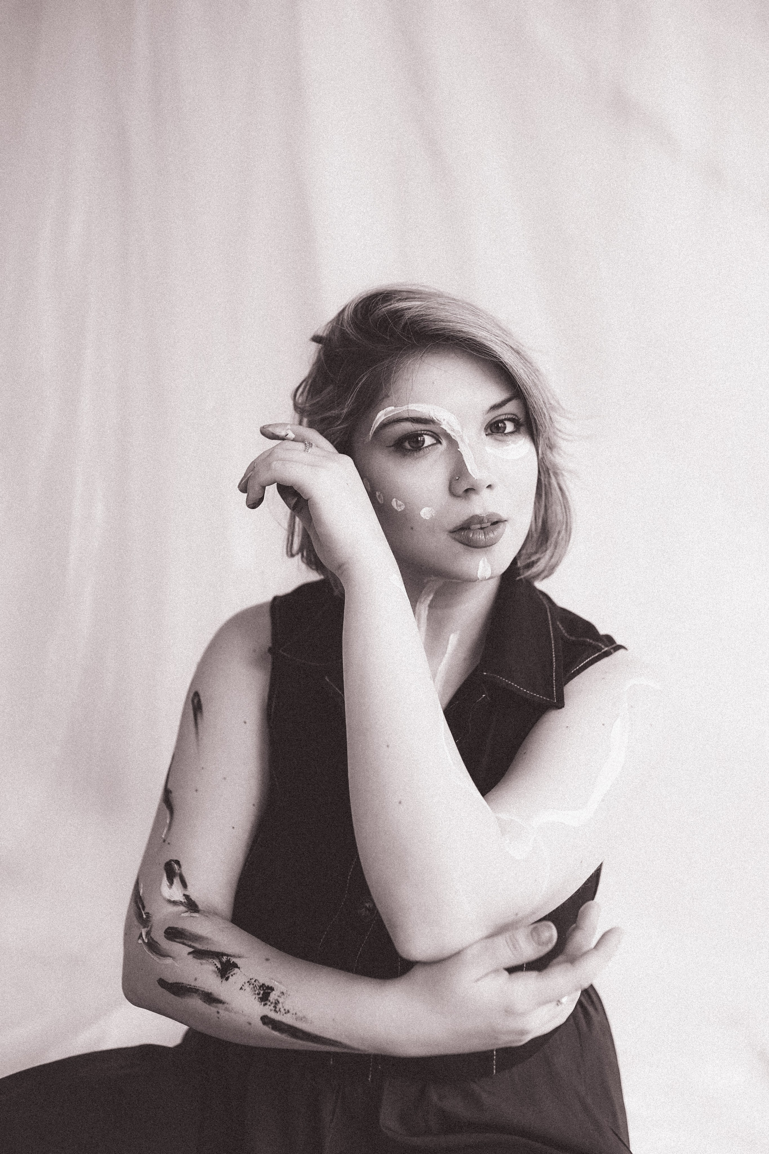 Fotografie de Portret Brașov | Artist Mădălina Beda. Madalina Beda- Artist vizual, fotograf, doula la nastere, consultant babywearing Brasov si in toata tara