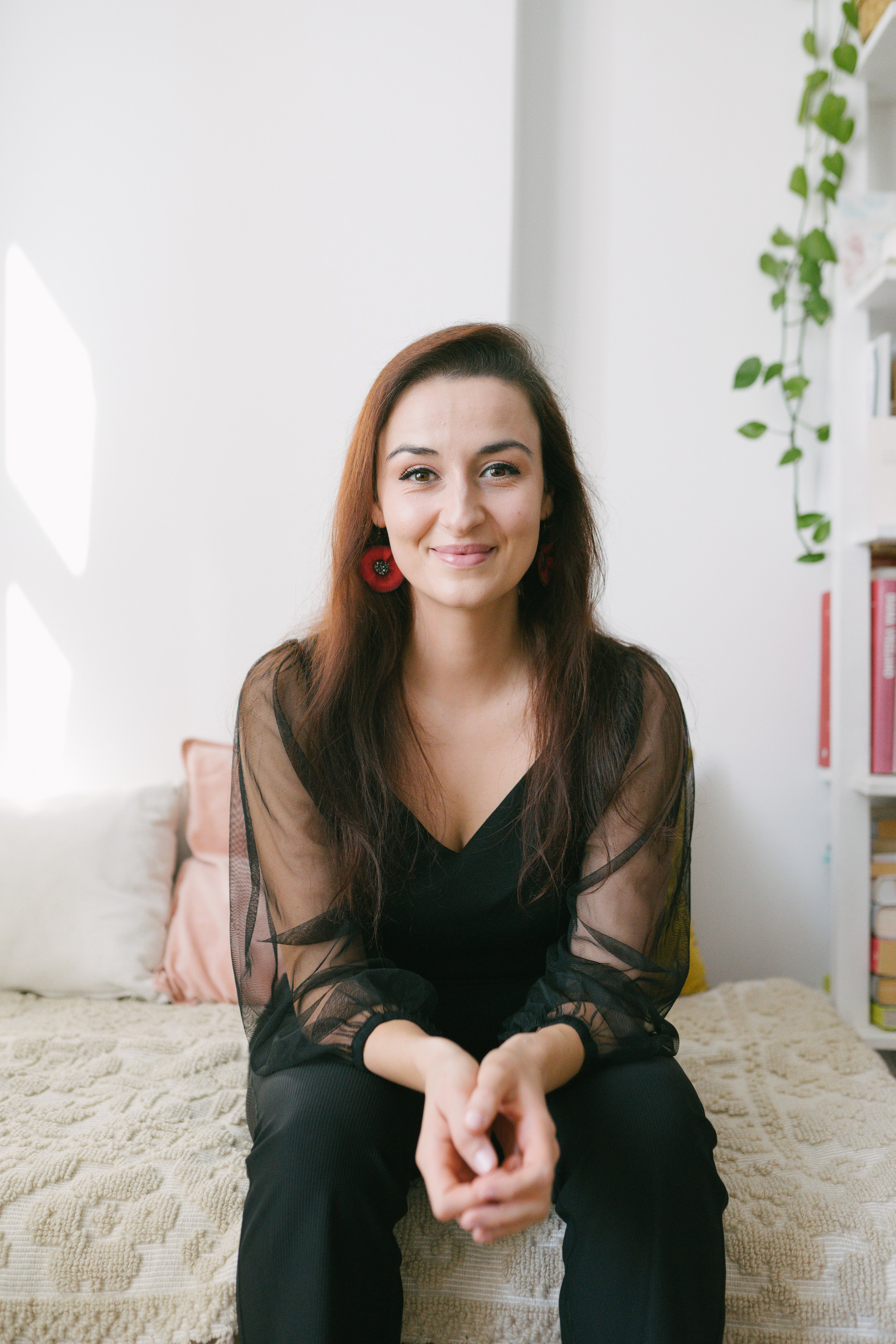 Fotografie de Portret Brașov | Artist Mădălina Beda. Madalina Beda- Artist vizual, fotograf, doula la nastere, consultant babywearing Brasov si in toata tara