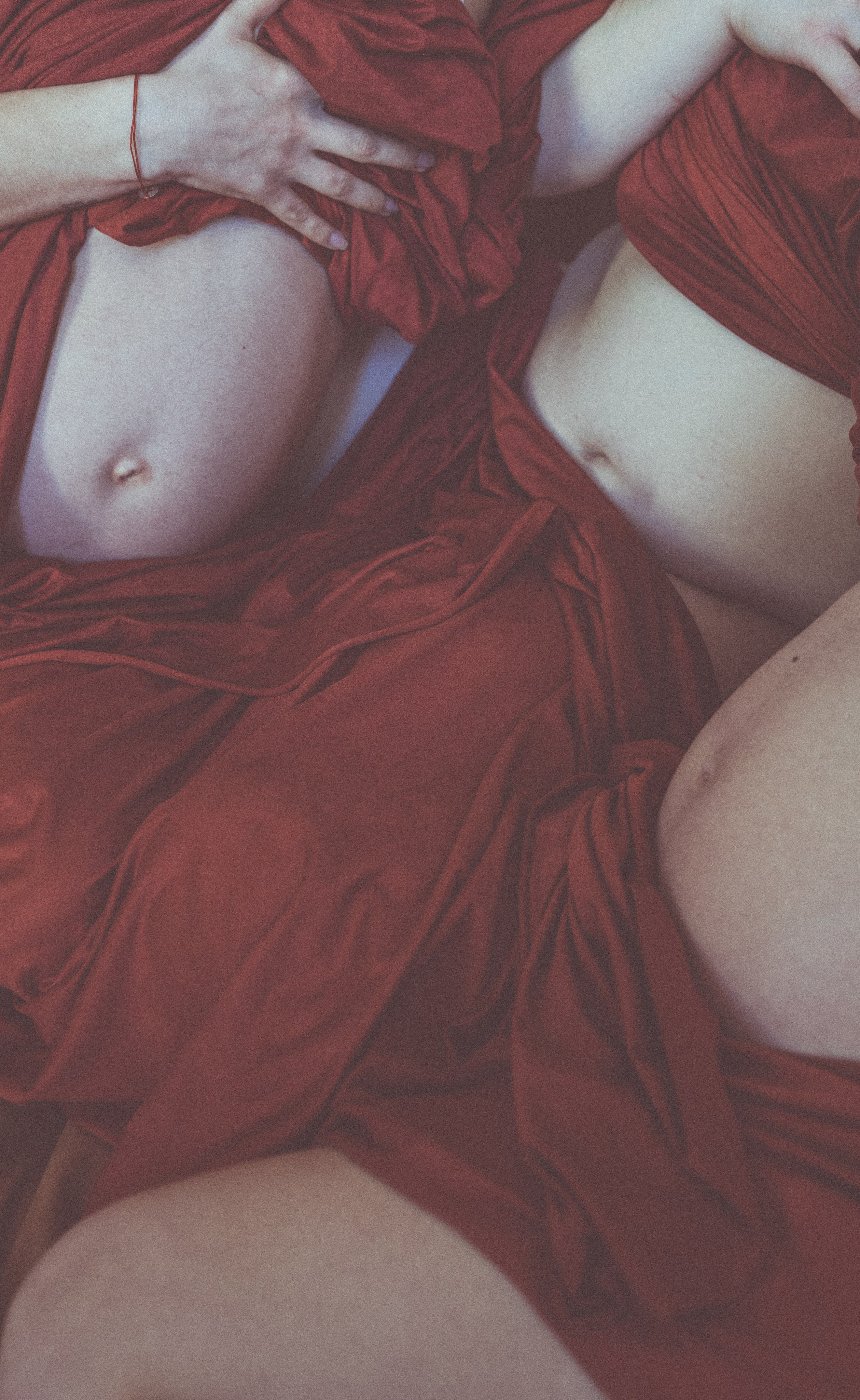 Maternitas in Flore: Celebrarea Maternității | Mădălina Beda. Madalina Beda- Artist vizual, fotograf, doula la nastere, consultant babywearing Brasov si in toata tara