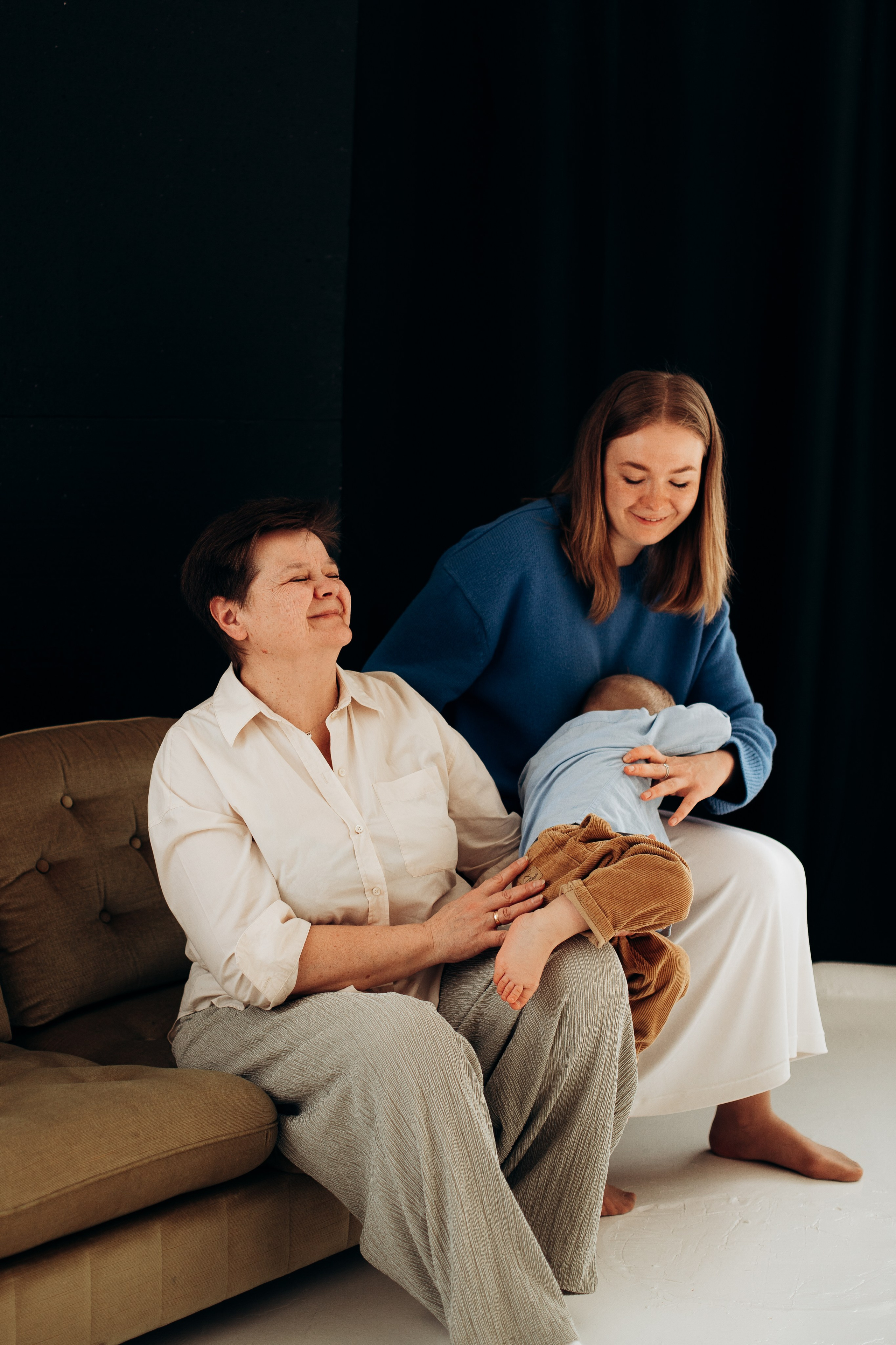 Аня, Ира и Миша. Главная