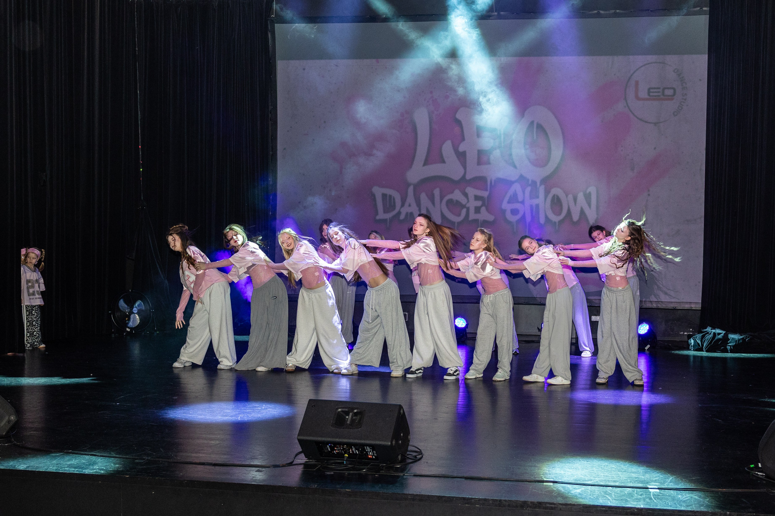 LEO DANCE SHOW WINTER 2025. Семейный и детский фотограф в Варшаве Мила Бобровская