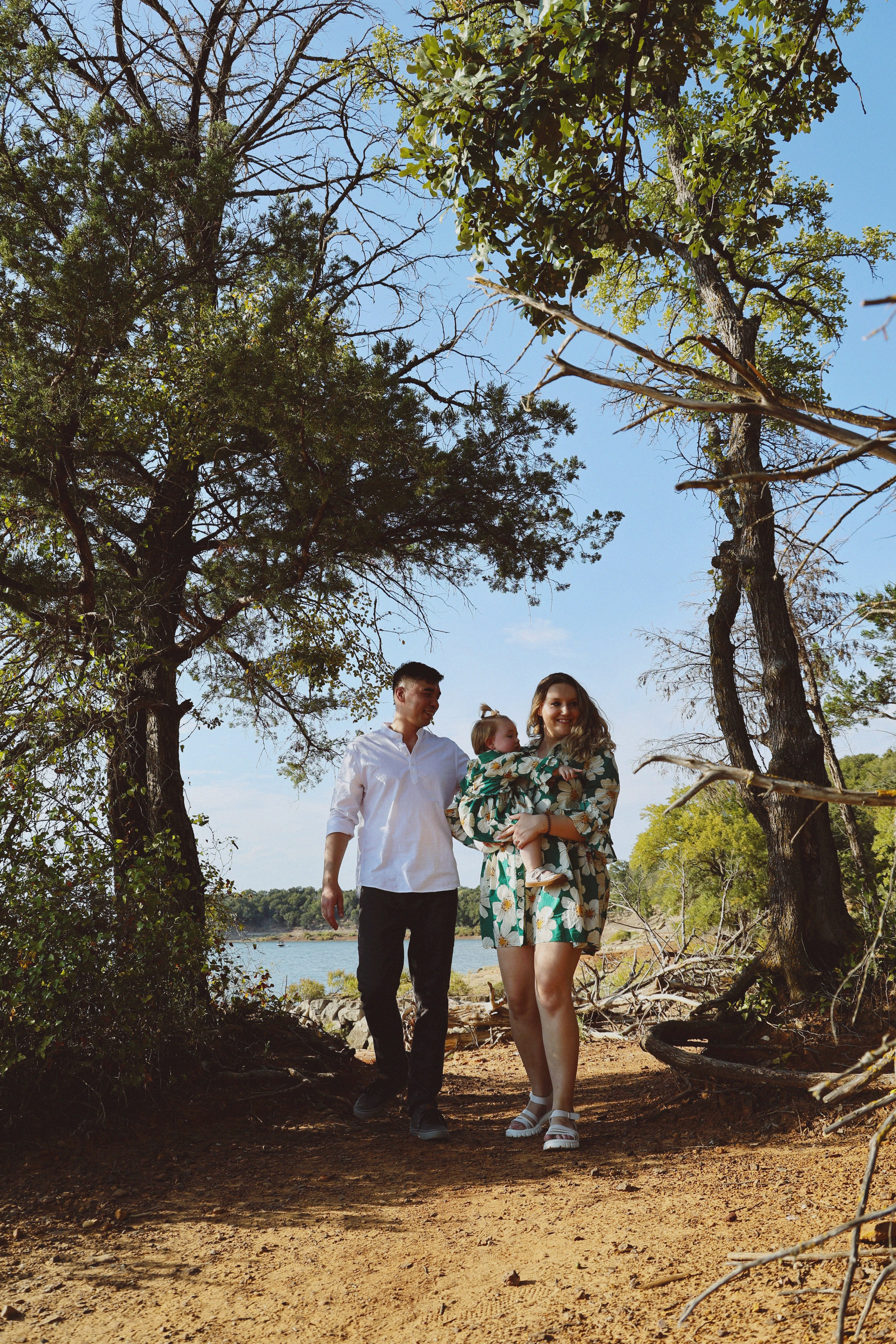 Baby Family Photoshoot – Outdoor Family Photography with Infant or Toddler. Lana Petrychenko — Portrait & Family Photographer. Valencia, Spain