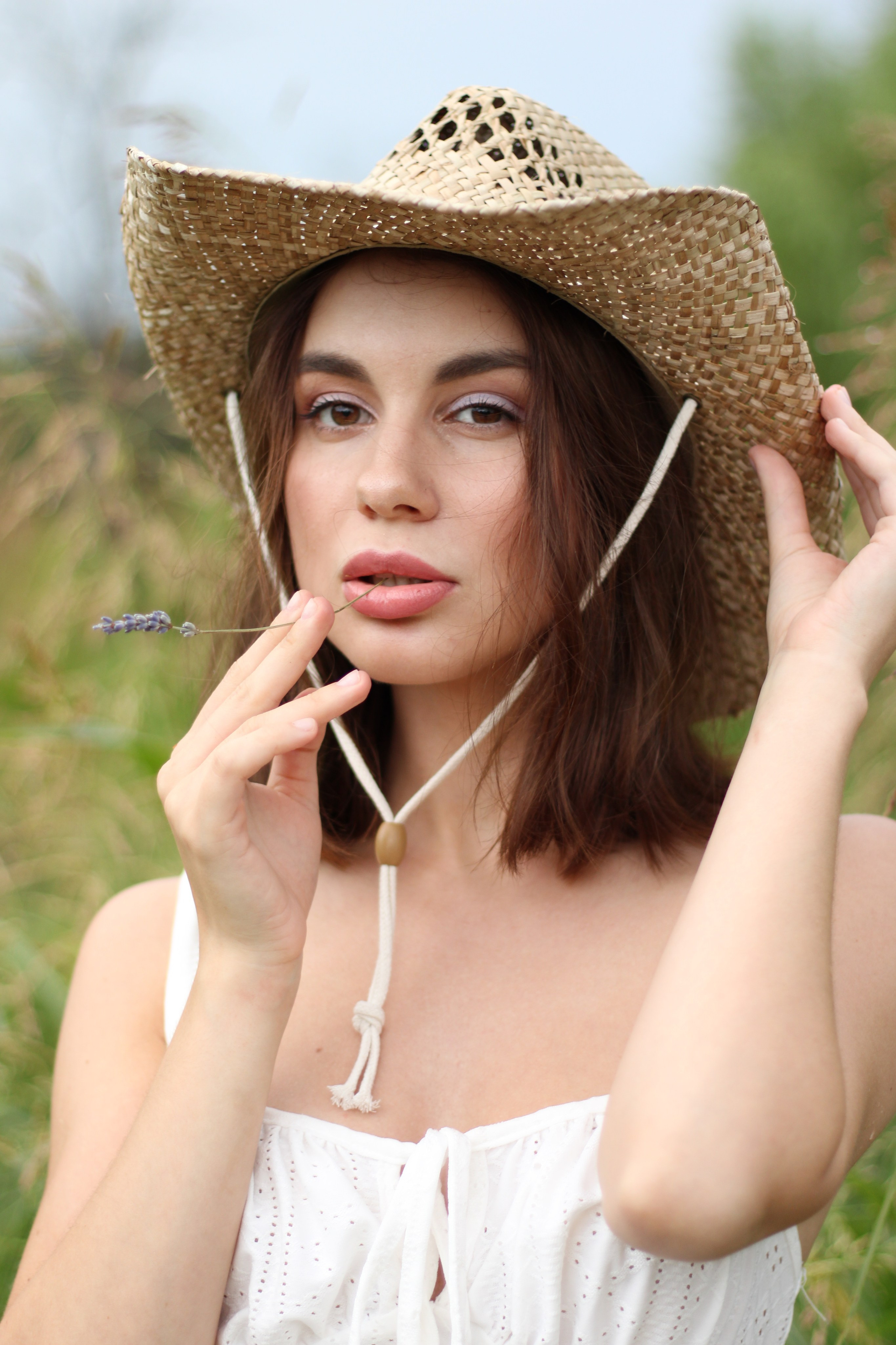 Countryside cowgirl-style portrait photoshoot. Lana Petrychenko — Portrait & Family Photographer. Valencia, Spain