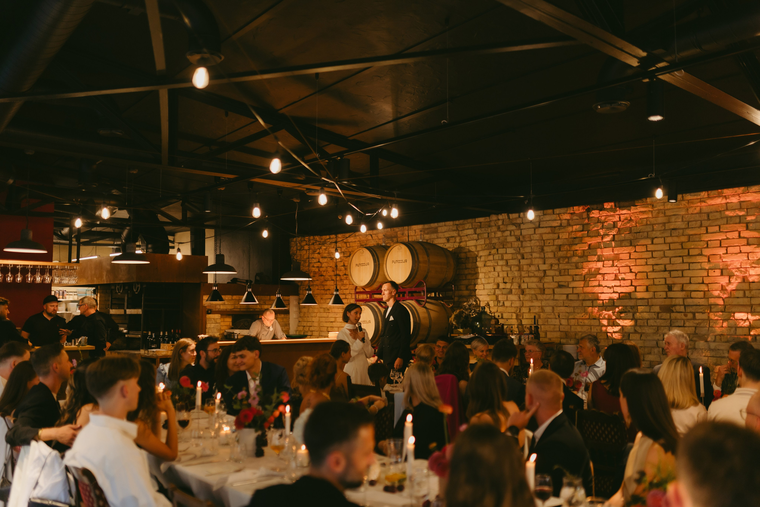 Miglė ir Mindaugas | 2024 | MIESTO VESTUVĖS. Vestuvių ir šeimų fotografė Lena Bondarenko / belove photo