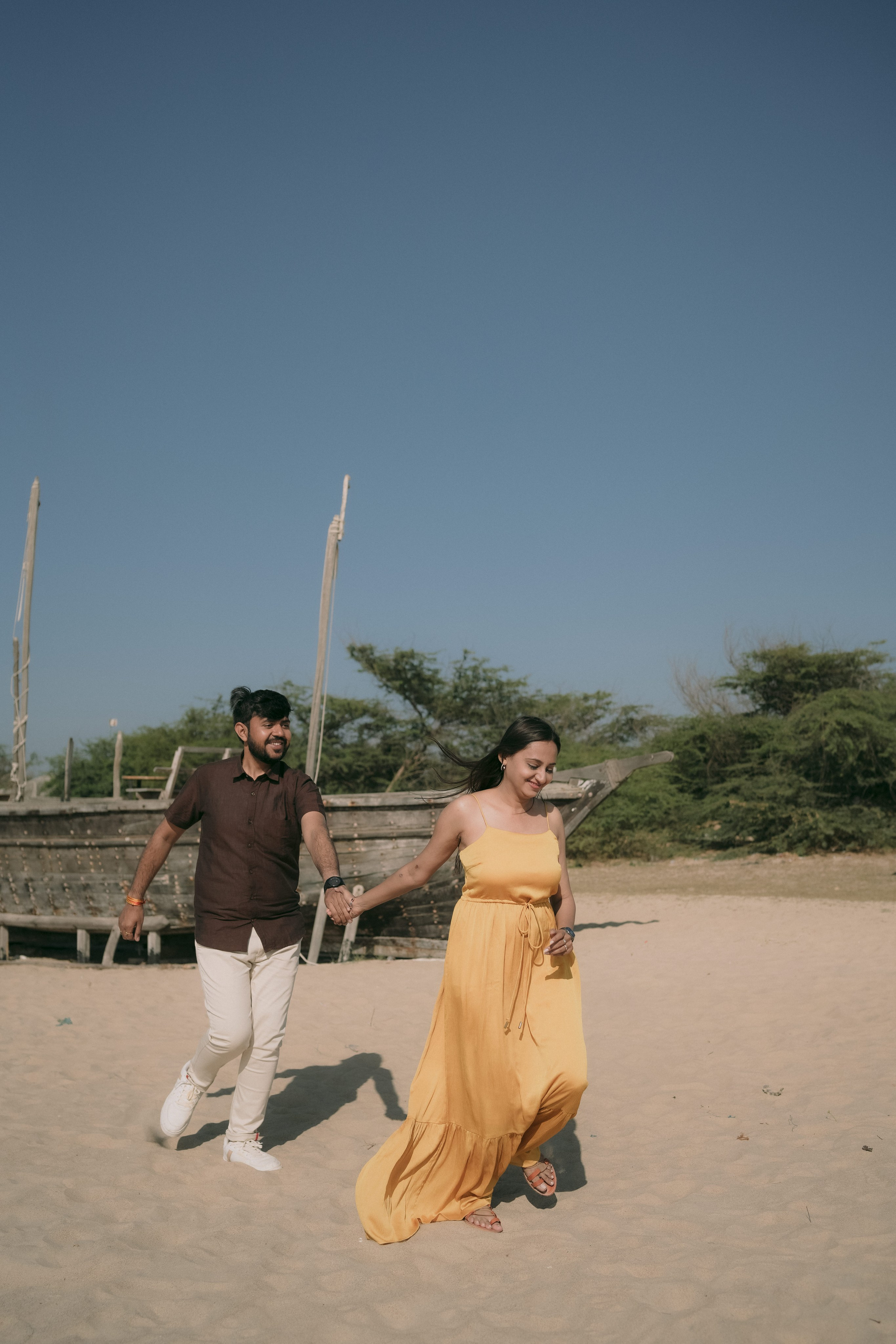 COUPLE SESSIONS. Love Emotions Weddings