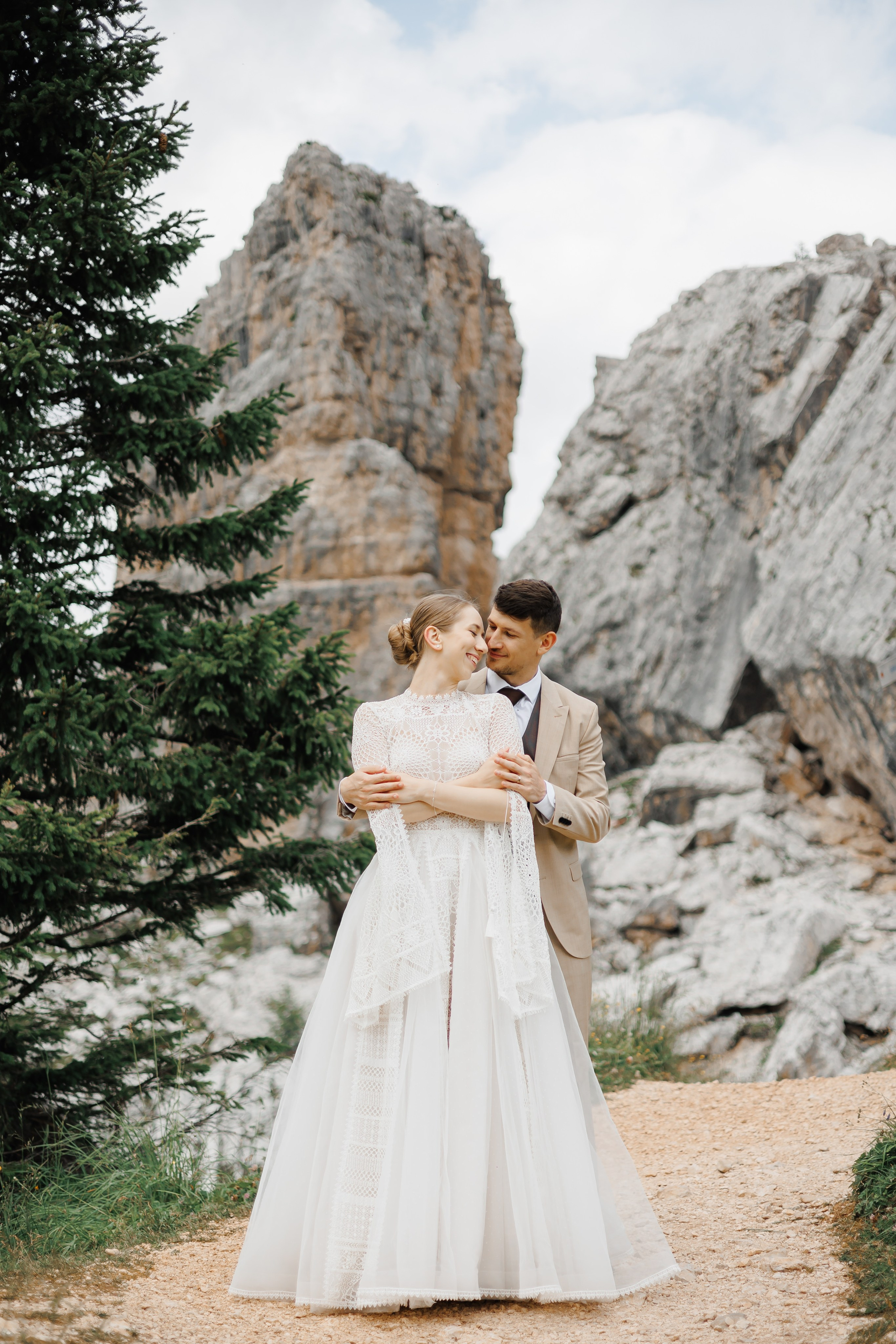 destination wedding photographer NOR Weddings, cinematic wedding videographer in Italy, romantic elopement in the Dolomites, luxury wedding in Tuscany captured by NOR Weddings, Mallorca wedding photography with natural light, documentary wedding videography in Spain, Lake Como wedding photographer timeless elegance, Venice destination wedding video cinematic love story, fotograf nuntă România NOR Weddings, videograf nuntă în România stil documentar și editorial, nuntă în peisaje naturale Dolomiți Italia, adventure elopement photography in the Alps, elegant wedding moments in Tuscany vineyards, nuntă romantică în Mallorca fotograf profesionist, emotional wedding vows Lake Como videography, fashion-forward bridal portraits Italy wedding, sunset ceremony in Spain cinematic visuals, couple session in Venice romantic wedding style, colorful wedding decor in Romanian countryside, artistic wedding visuals by NOR Weddings