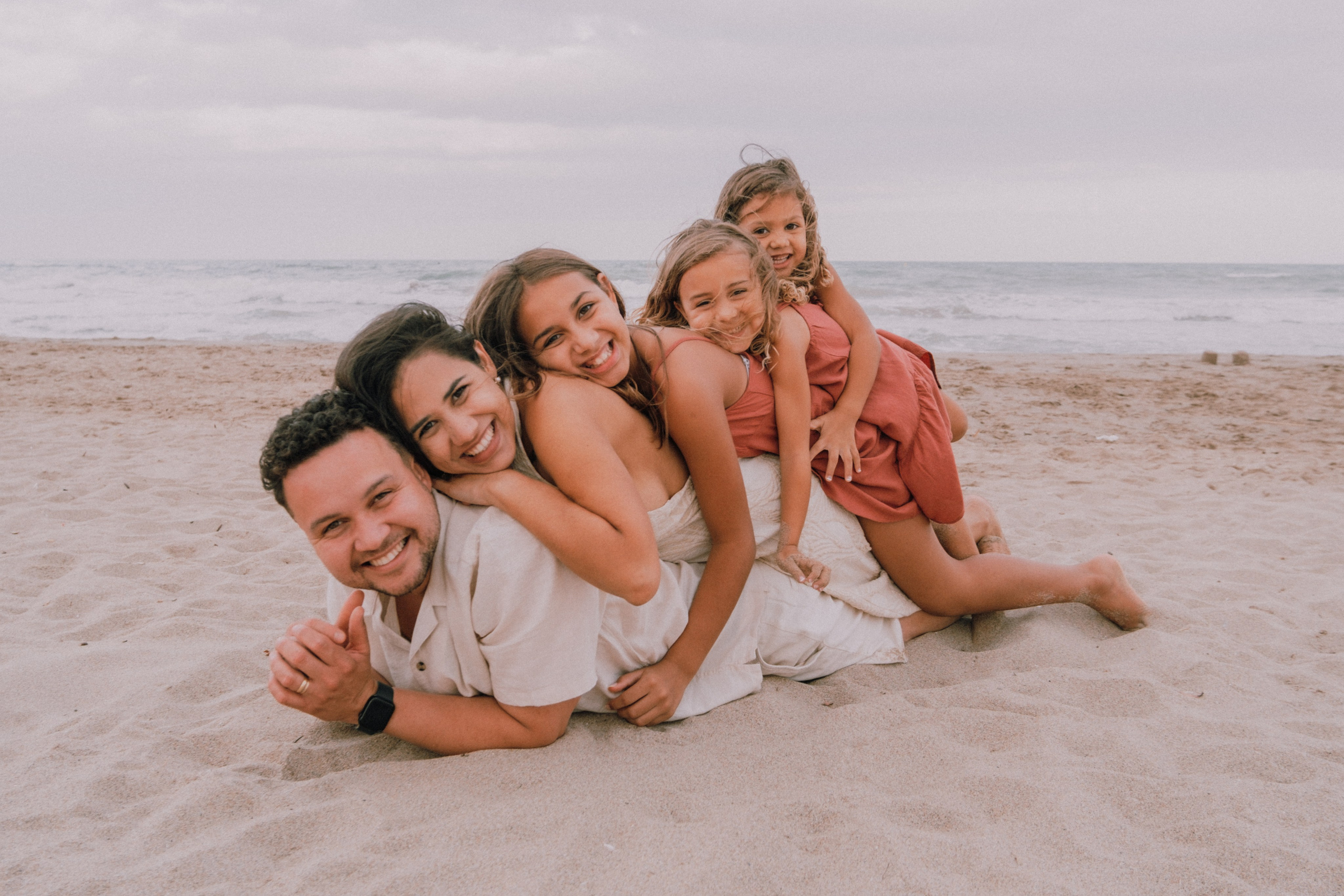 Семейная фотосессия на пляже. Профессиональная фотосъемка в Калафелле — Елена Медведева