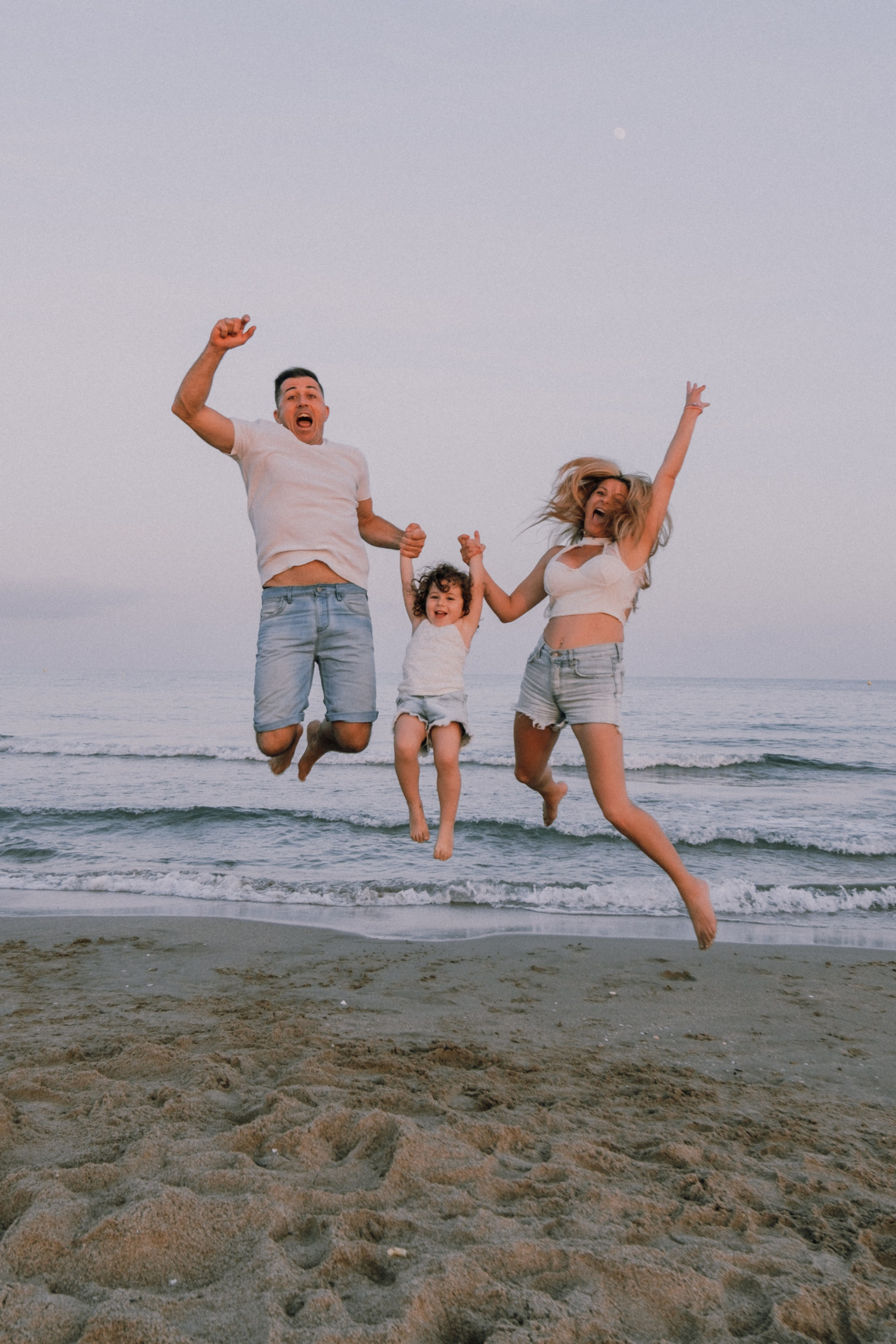 Sesión familiar en la playa. Fotografía profesional en Calafell - Elena Medvedeva
