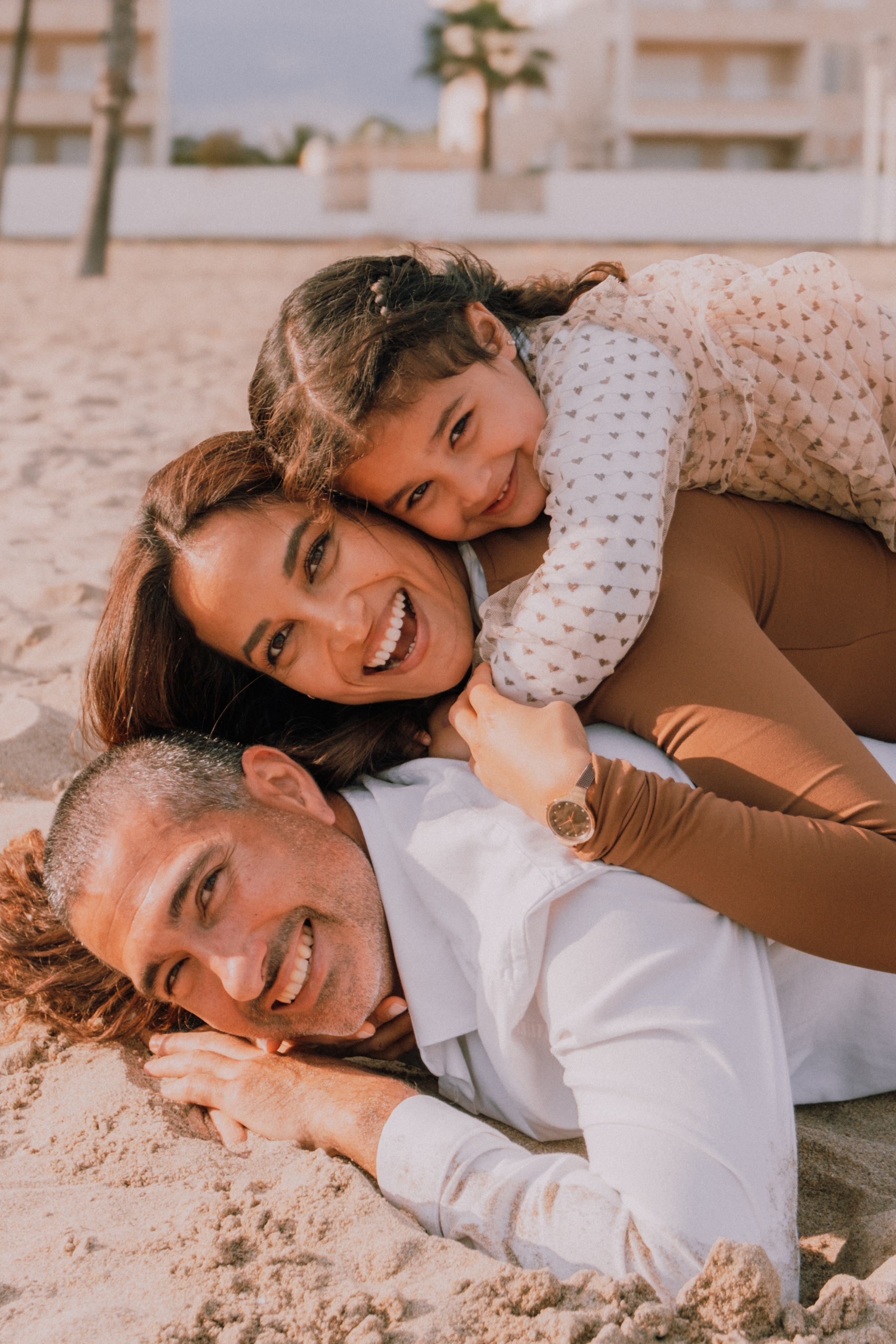 Sesión familiar en la playa. Fotografía profesional en Calafell - Elena Medvedeva