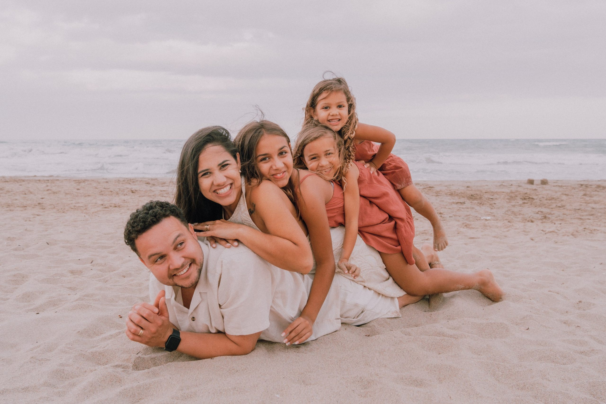 Семейная фотосессия на пляже. Профессиональная фотосъемка в Калафелле — Елена Медведева