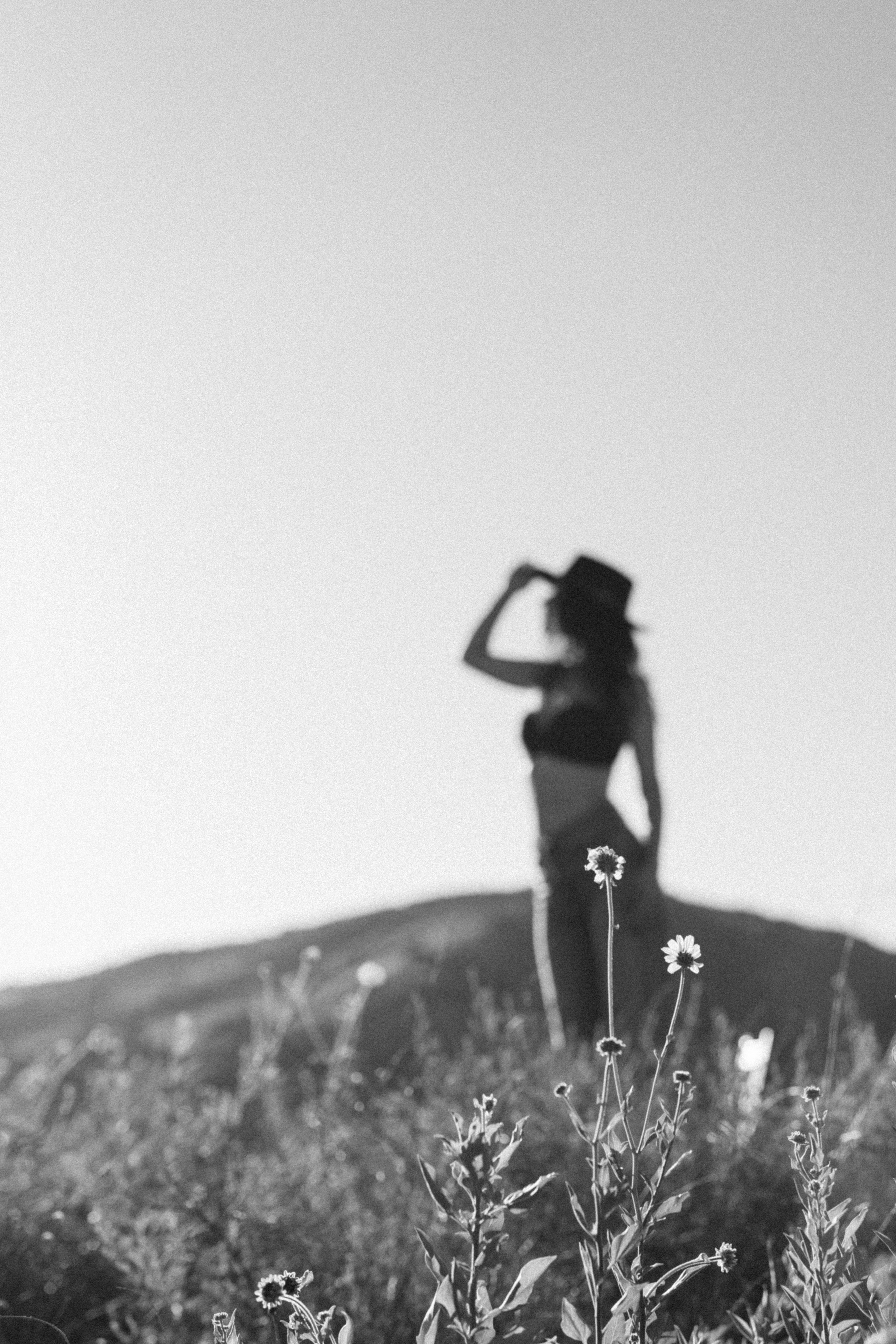 Morning photoshoot in the field. Portrait, family, maternity & wedding photography & videography in SoCal Kseni Vibe