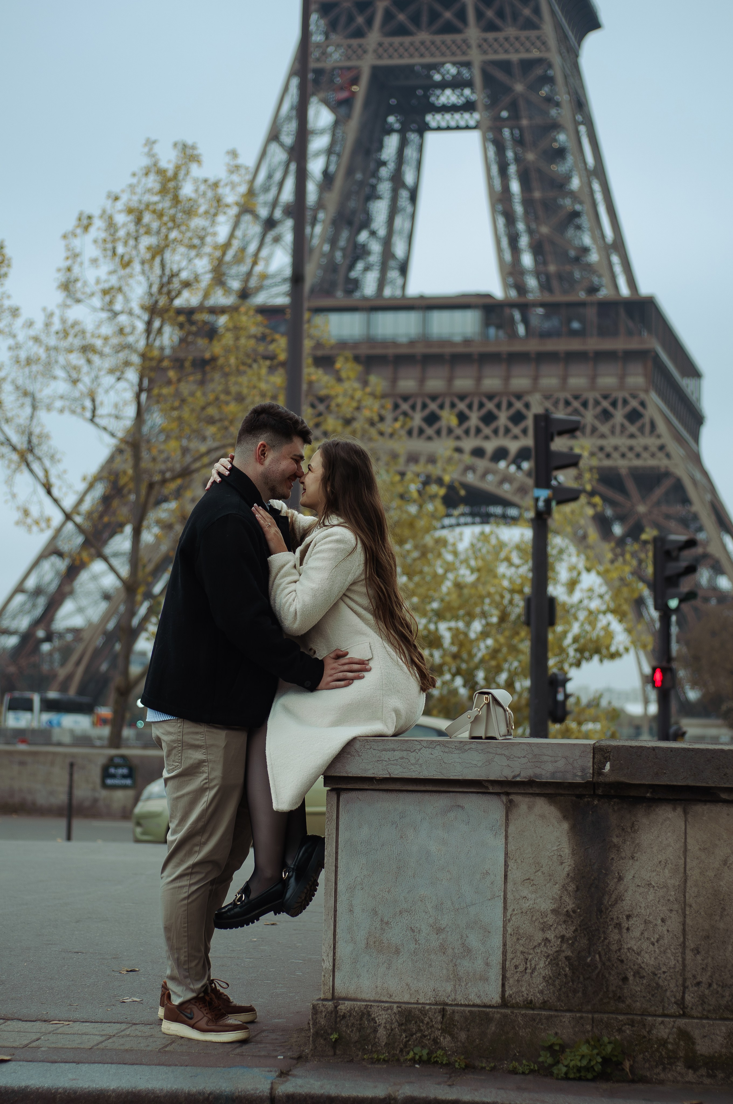Помолвочная фотосессия у Эйфелевой башни. Фотограф в Париже Полина Осипова