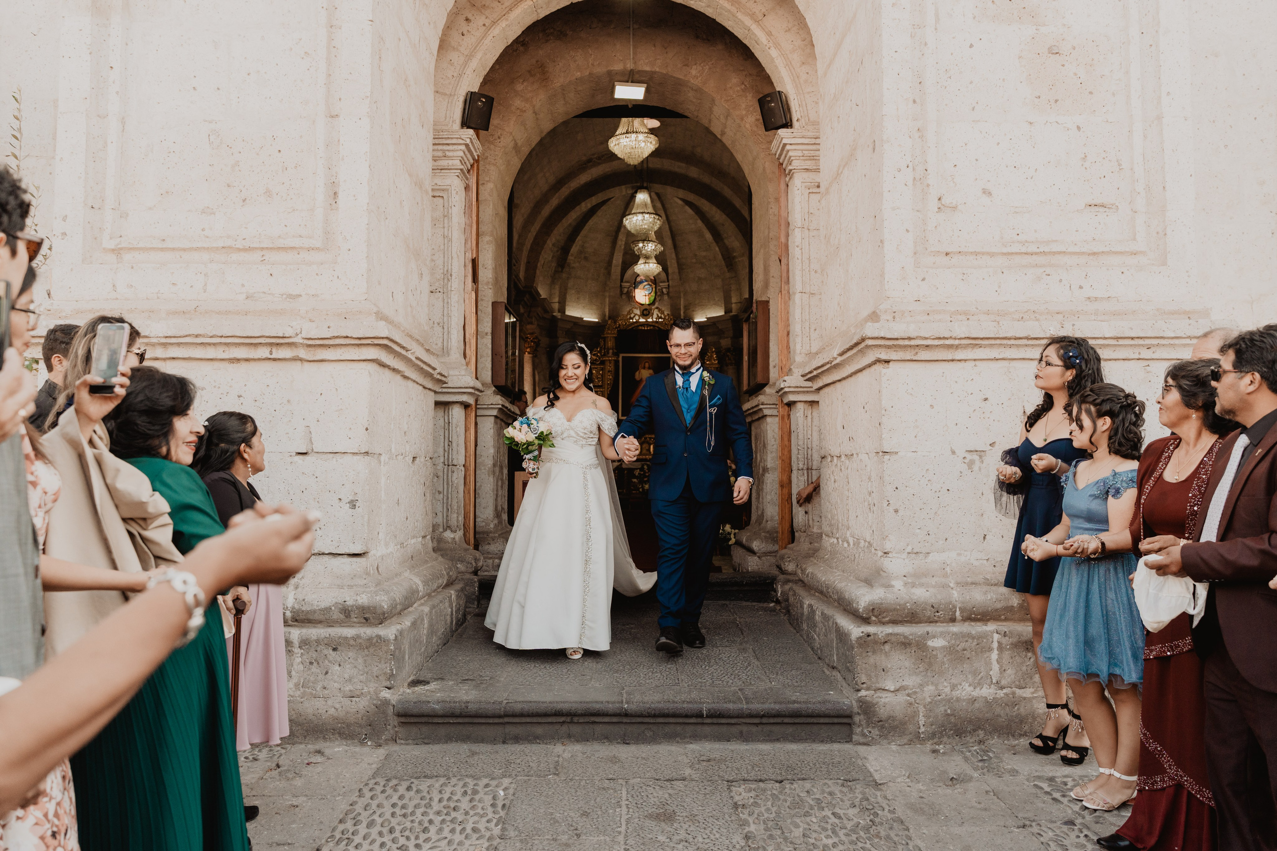 GABRIELA + JORGE | BODA CIVIL RELIGIOSA. Studio KVTA | Fotografía y Video de Bodas en Arequipa