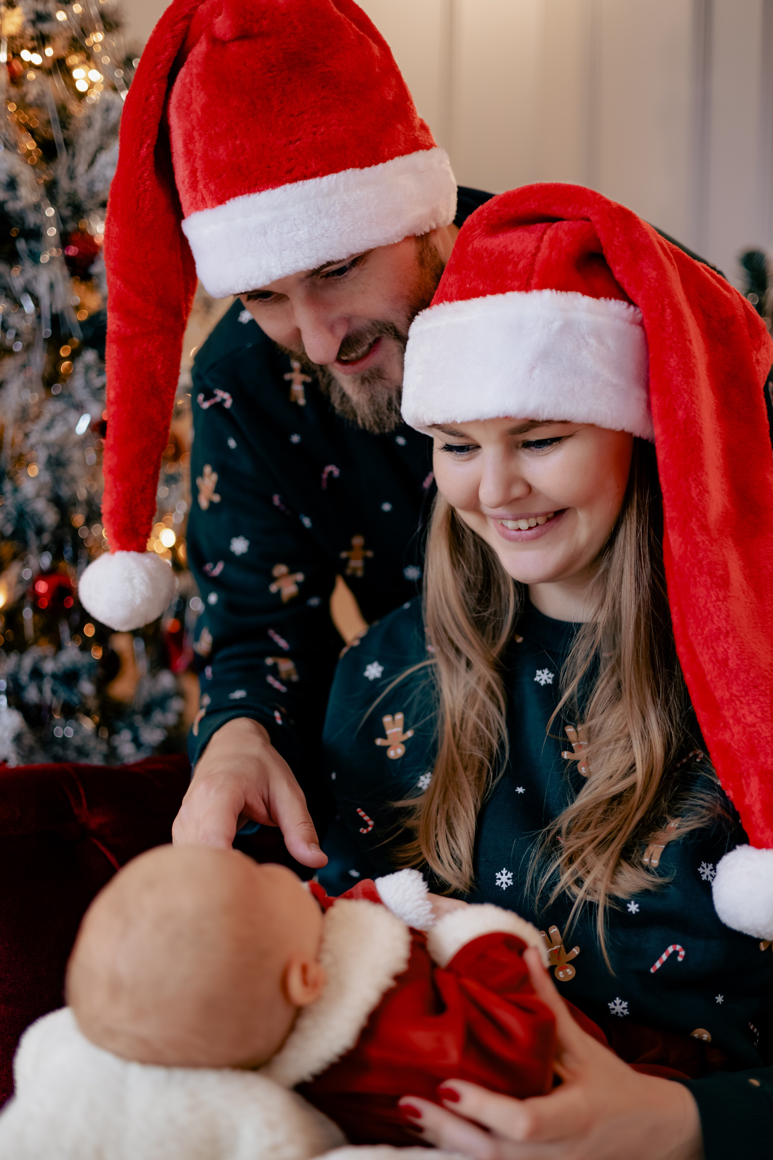 Ziemassvētku fotosesija. Portretu fotosesija Rīgā| Biznesa portretu foto | Korporatīvās un darbinieku fotosesijas | Pasākumu fotogrāfs | Produktu fotogrāfs