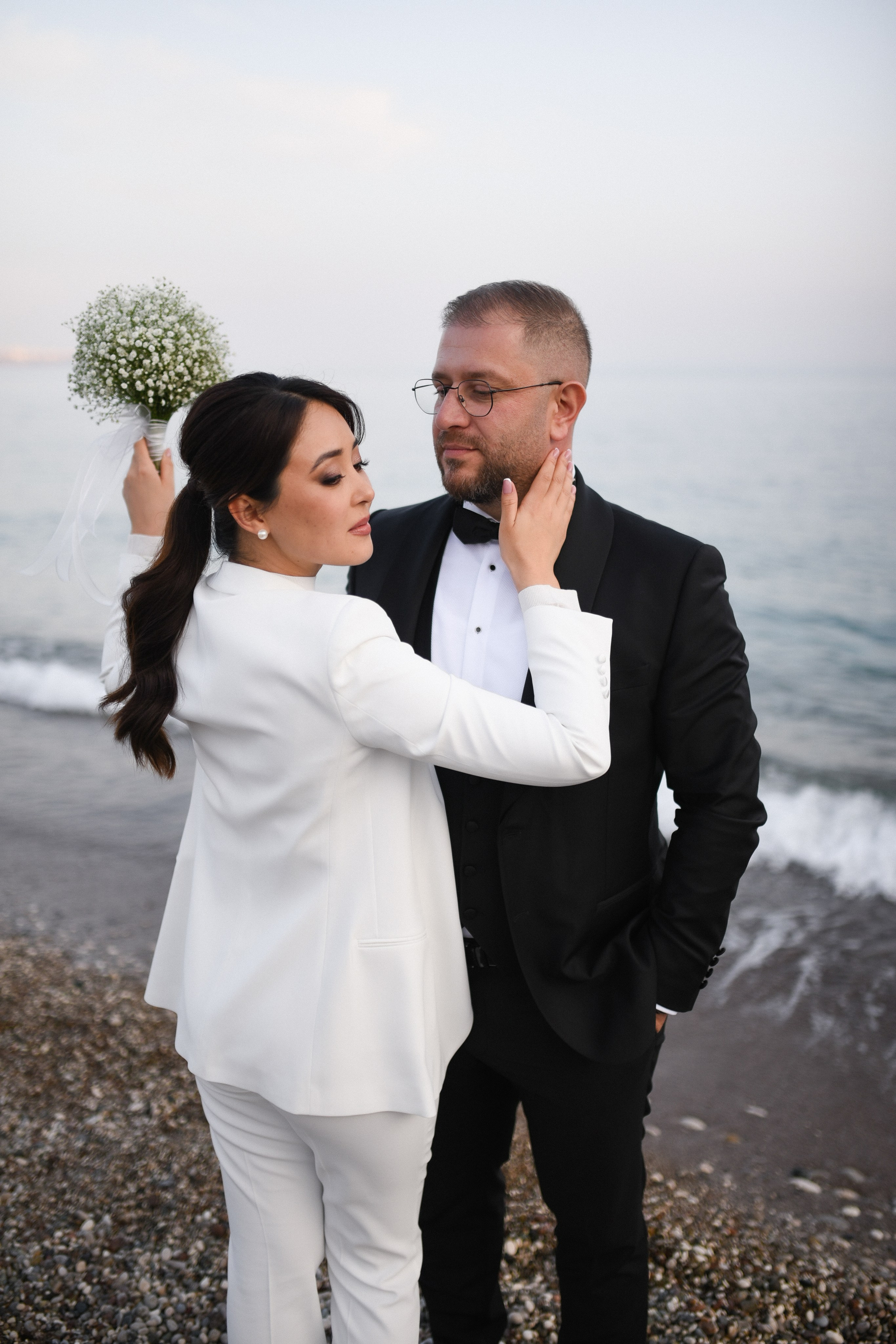 Профессиональный свадебный фотограф в Анталии. Свадебные фотосессии на море, в отелях и ресторанах Турции. Живые эмоции, стильные портреты, настоящая love story и тёплые кадры, которые остаются ценными спустя годы.