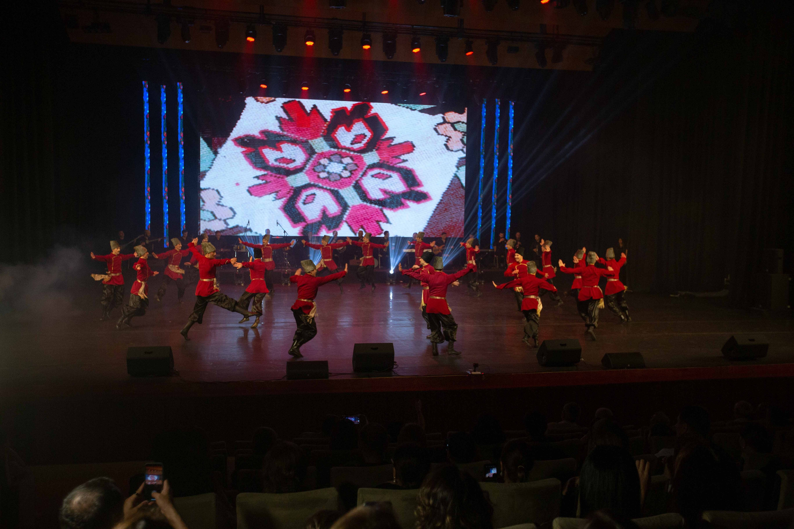 STATE DANCE ENSEMBLE. Wedding&Event photographer Ismail Rzayev in Baku