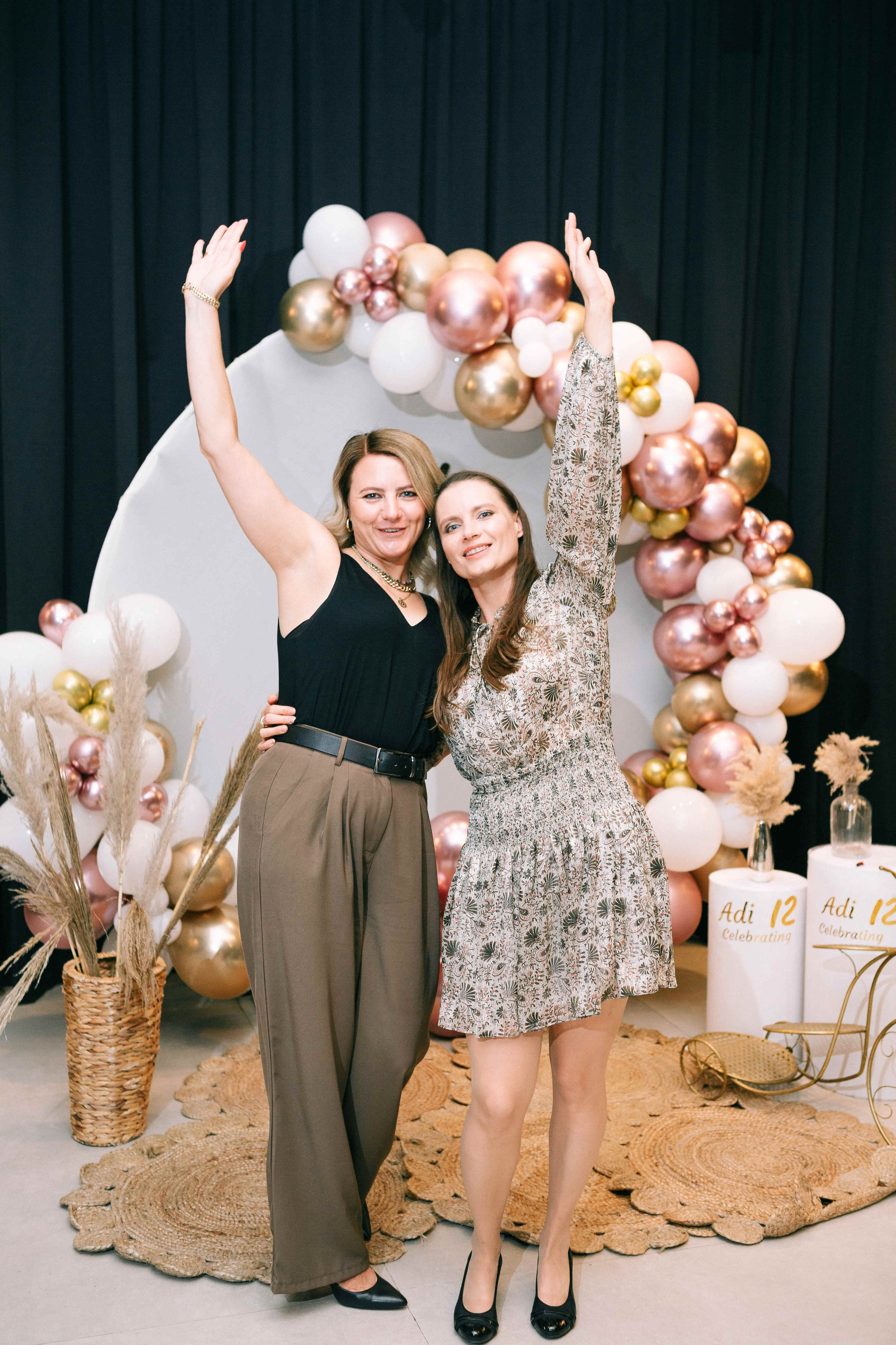 PARTY WITH FRIENDS. Https://shi-photo.com/