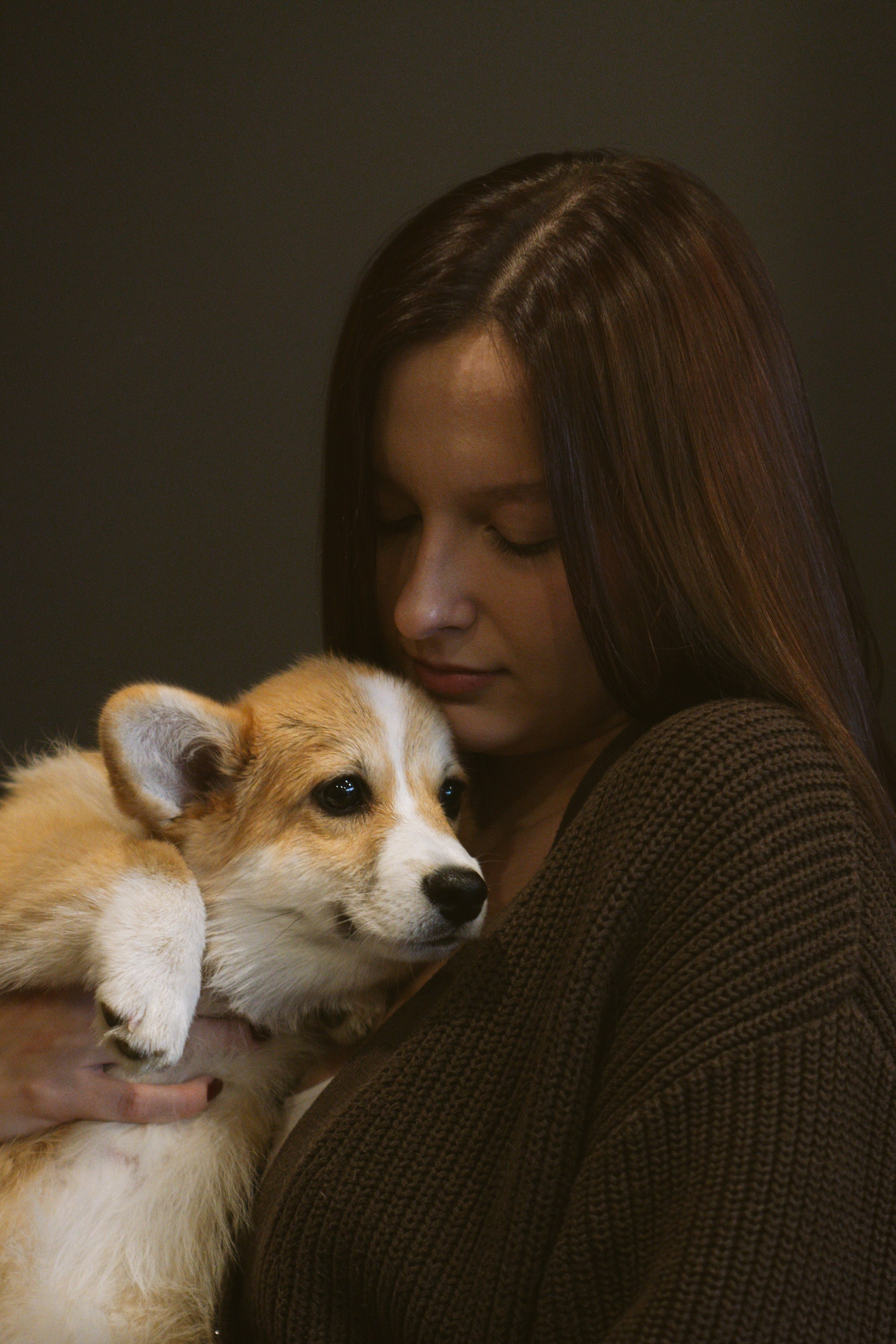 Anastasia and her Ada, Pembroke Welsh Corgi. Kat Laisaar — Pet photographer in Tallinn
