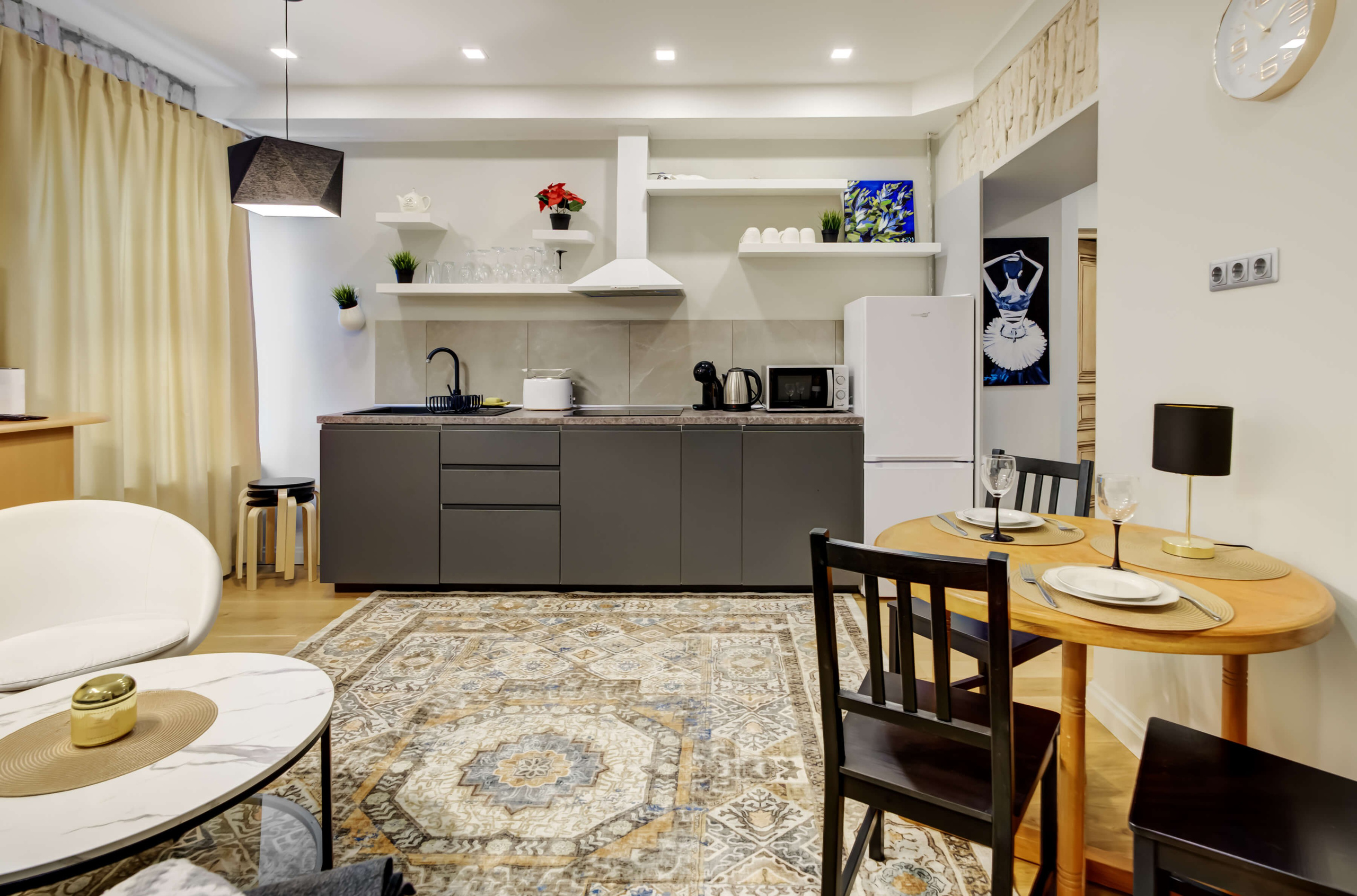 Visa ši prabanga — ir nė vienos normalios vietos telefonui įkrauti(Mano nuotraukos: sapiegafoto.lt)