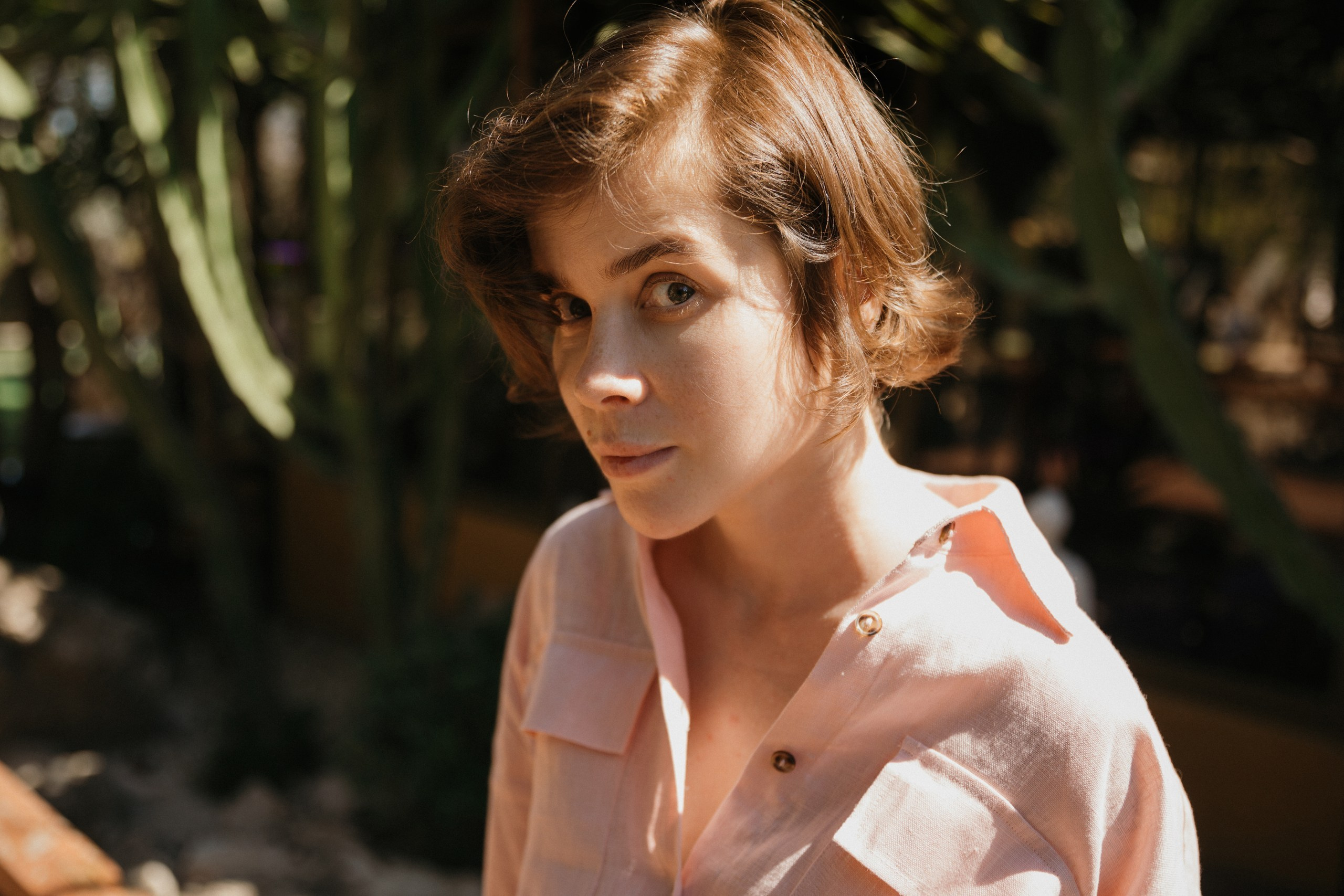 Joyful Moments in Camel park: Olya and Ada’s Day of Fun and Adventure, sliding and riding camels. Photographer in Barcelona capturing unique stories | Kate Chumak