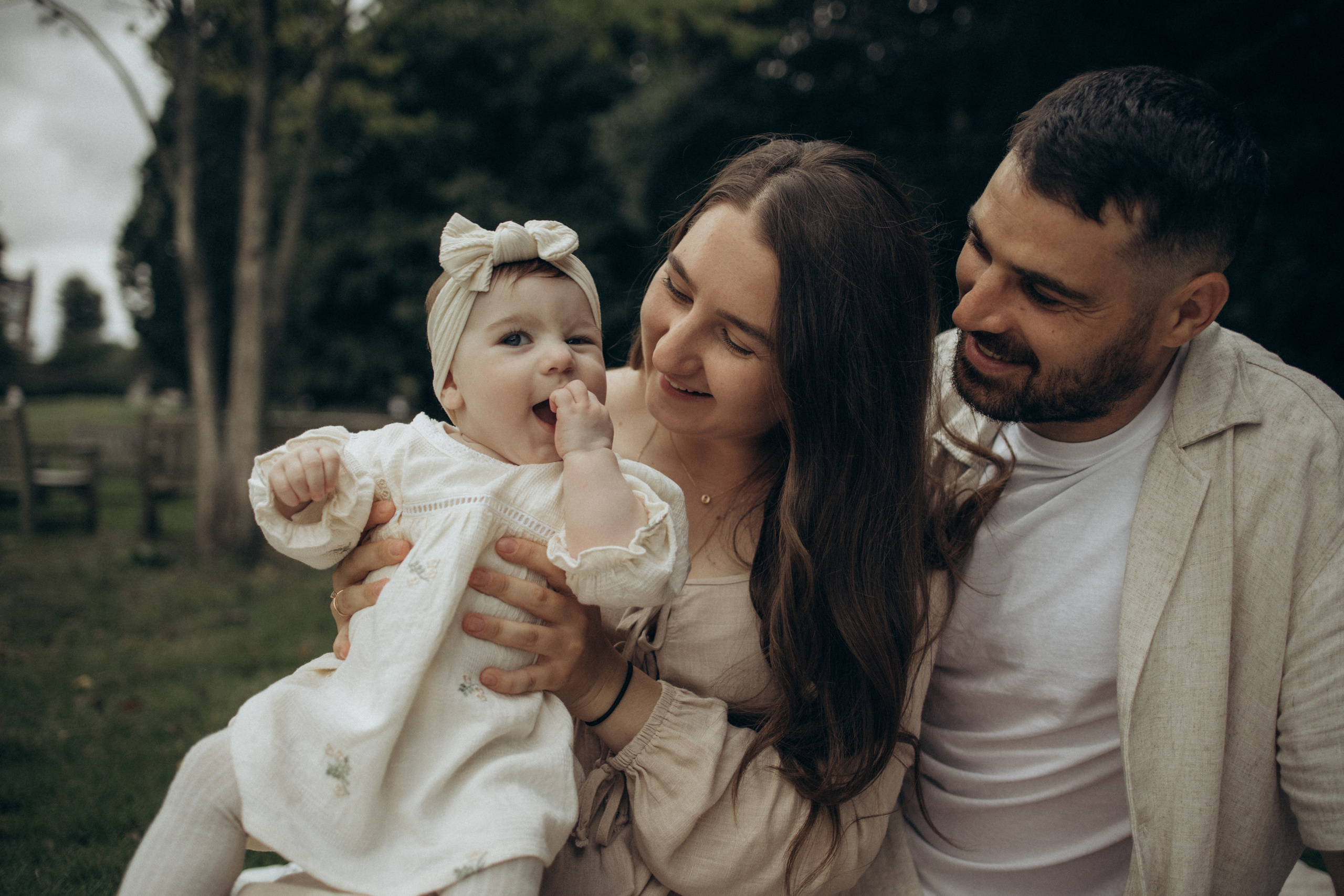 Pergola gardens. Photographer in Milton Keynes, Northampton & London — Wedding, Family & Portrait Photography