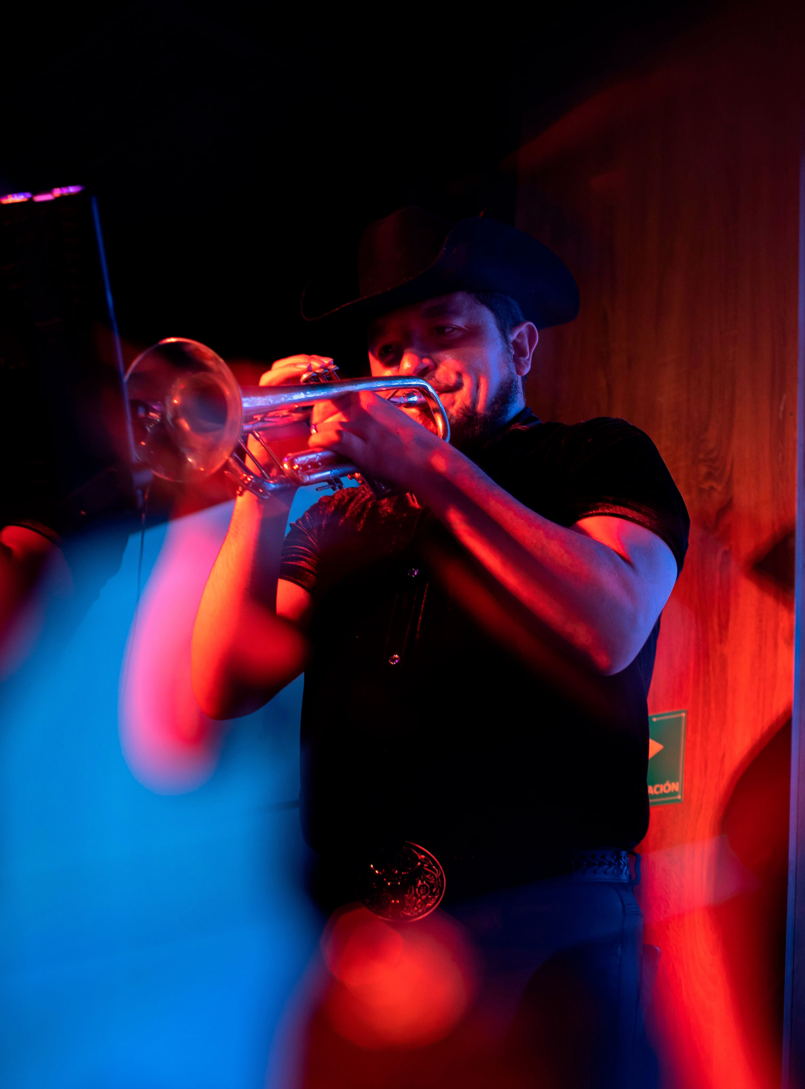 Fotógrafo de retratos fotógrafo de estilo de vida fotografía de locación fotografía de estudio sesión de fotos marca personal. Fotografía profesional para su evento en Caldas por SERFOTOGRAFÍA